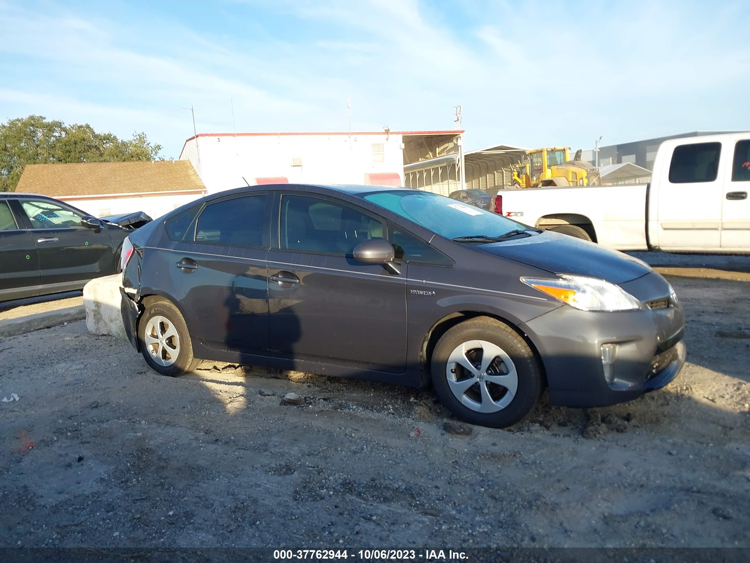 Photo 12 VIN: JTDKN3DU2F1977555 - TOYOTA PRIUS 