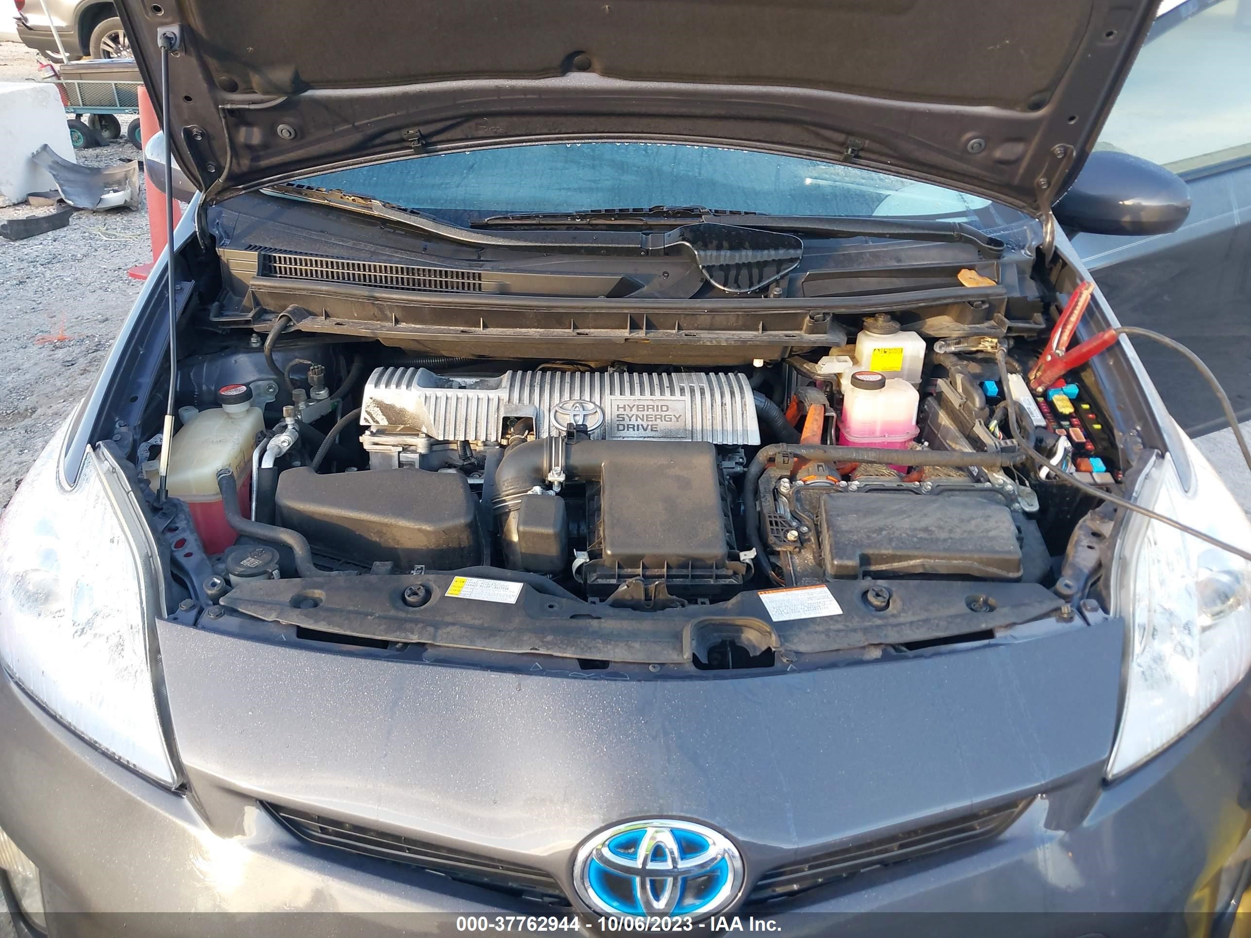 Photo 9 VIN: JTDKN3DU2F1977555 - TOYOTA PRIUS 