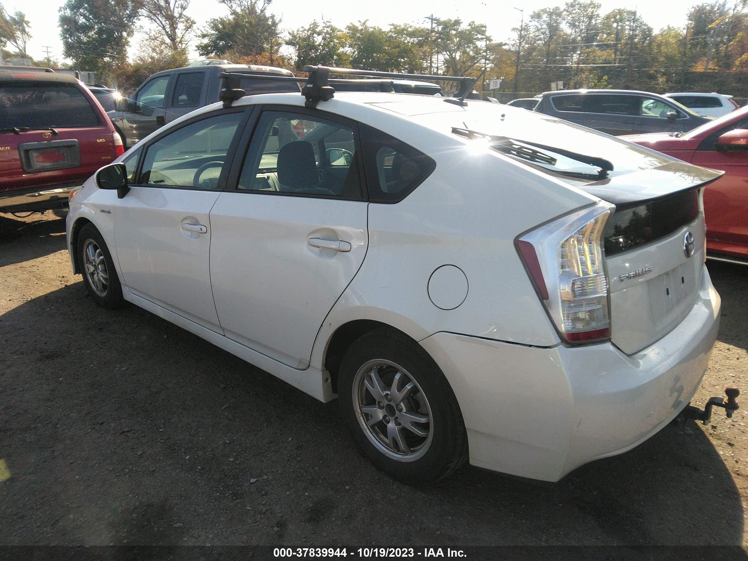 Photo 2 VIN: JTDKN3DU3B1381199 - TOYOTA PRIUS 