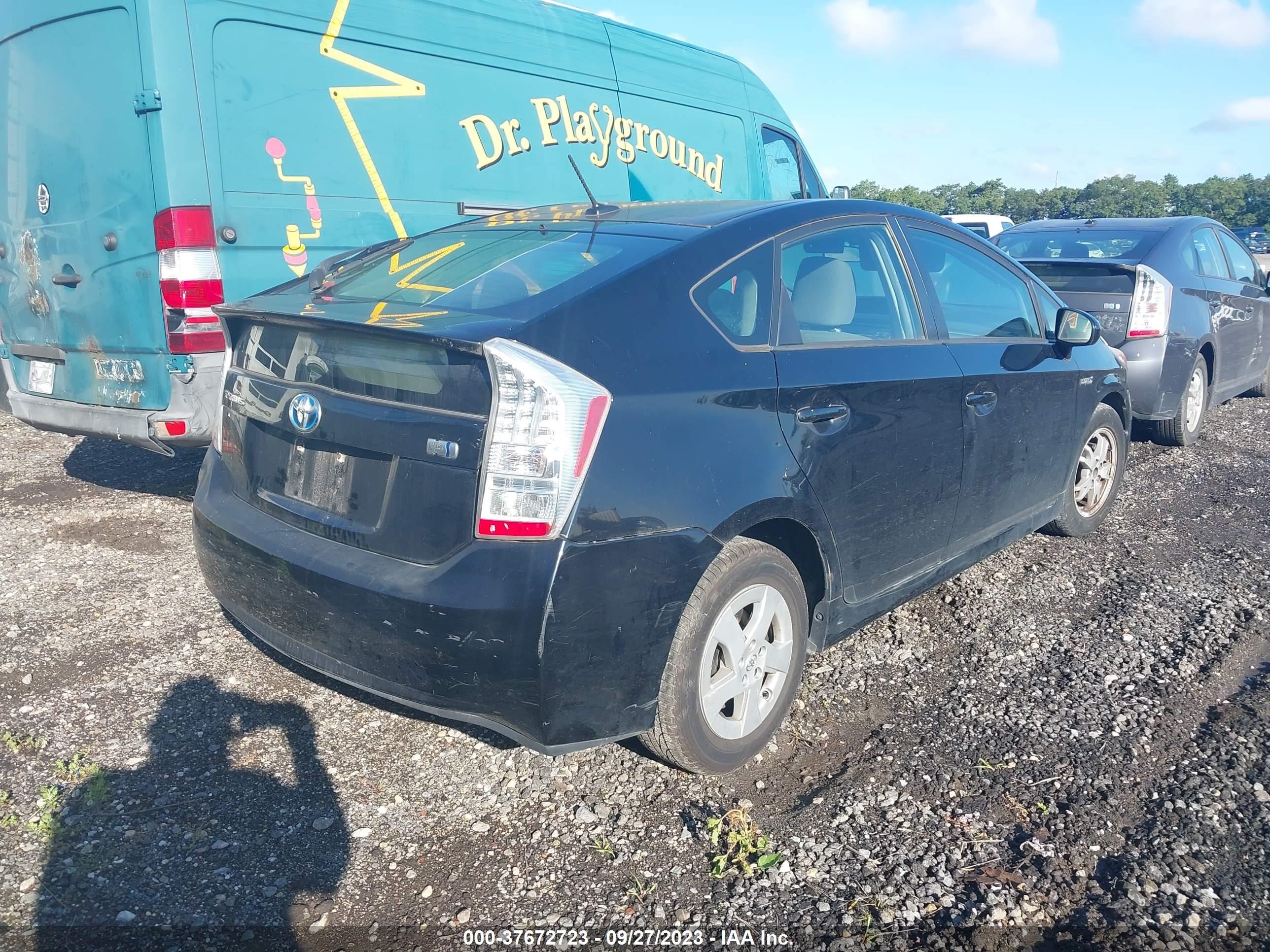 Photo 3 VIN: JTDKN3DU3B1383972 - TOYOTA PRIUS 