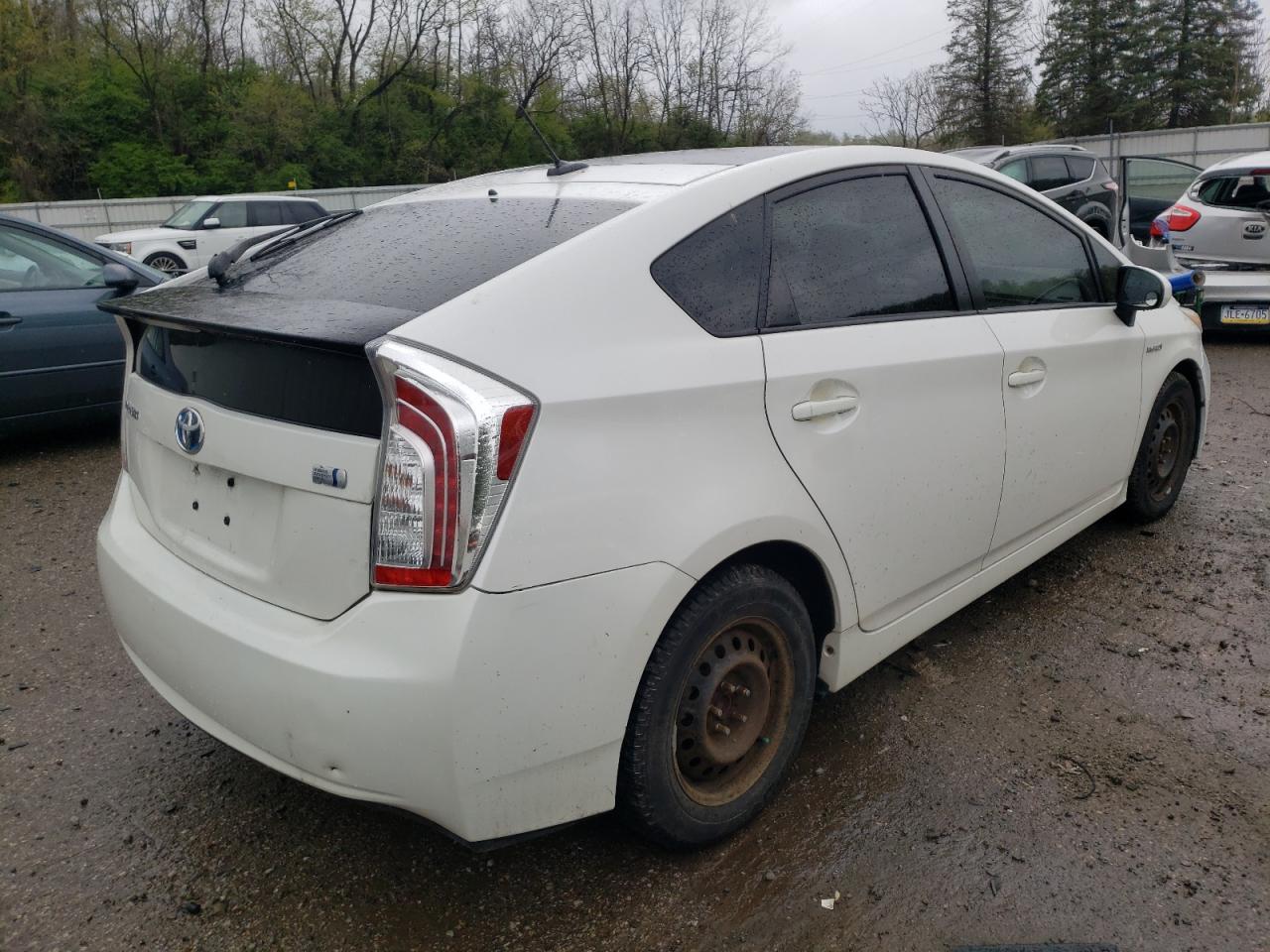 Photo 2 VIN: JTDKN3DU3C5428659 - TOYOTA PRIUS 