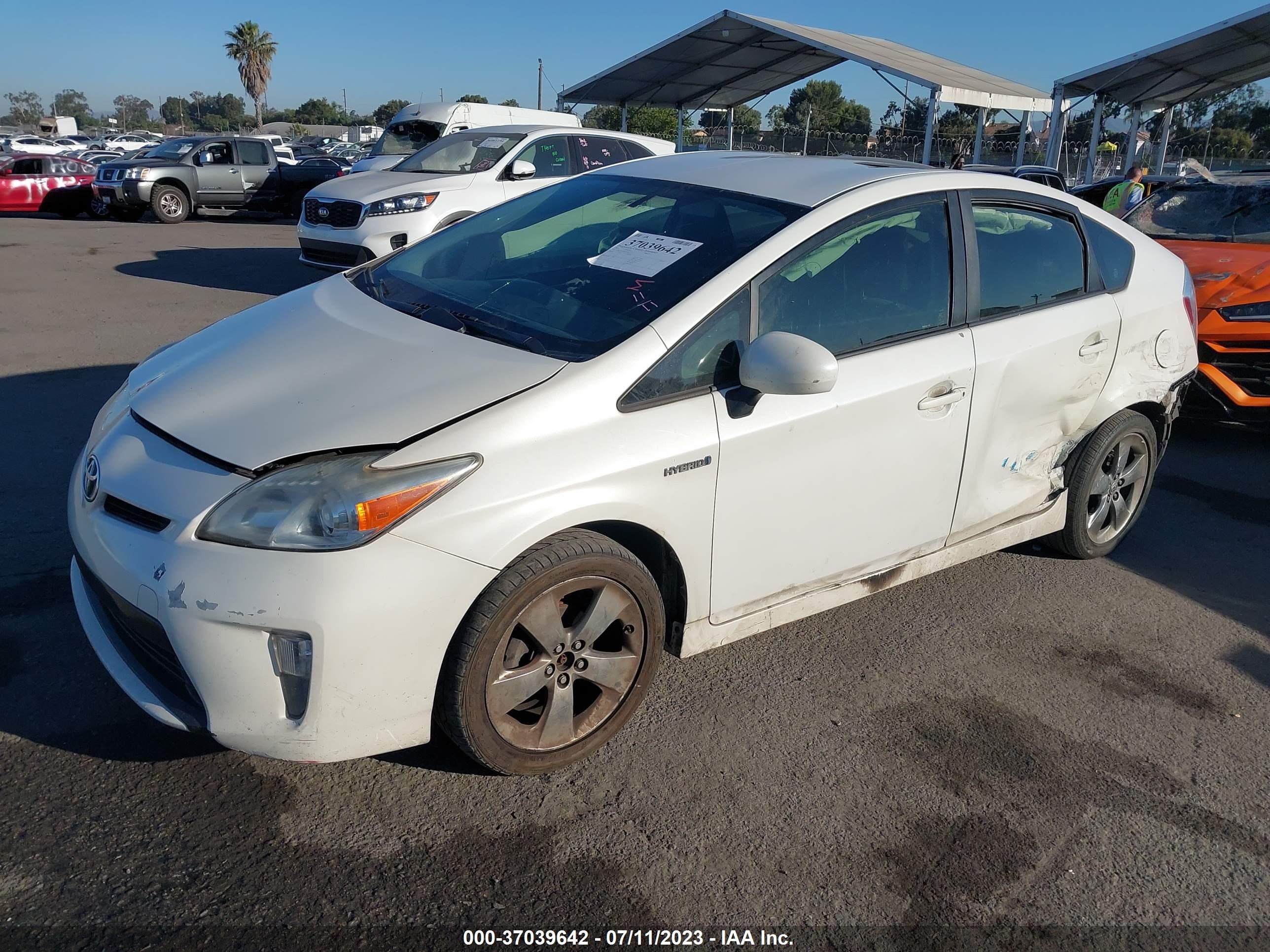 Photo 1 VIN: JTDKN3DU3D5573282 - TOYOTA PRIUS 