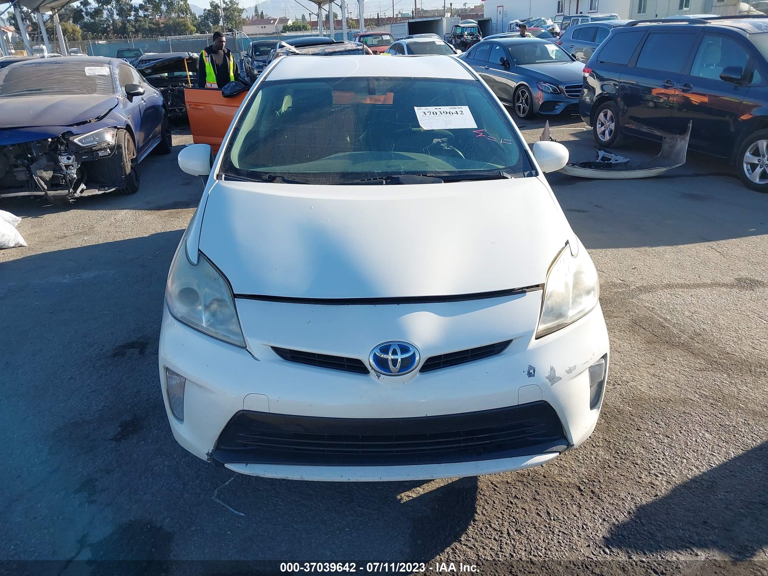 Photo 12 VIN: JTDKN3DU3D5573282 - TOYOTA PRIUS 