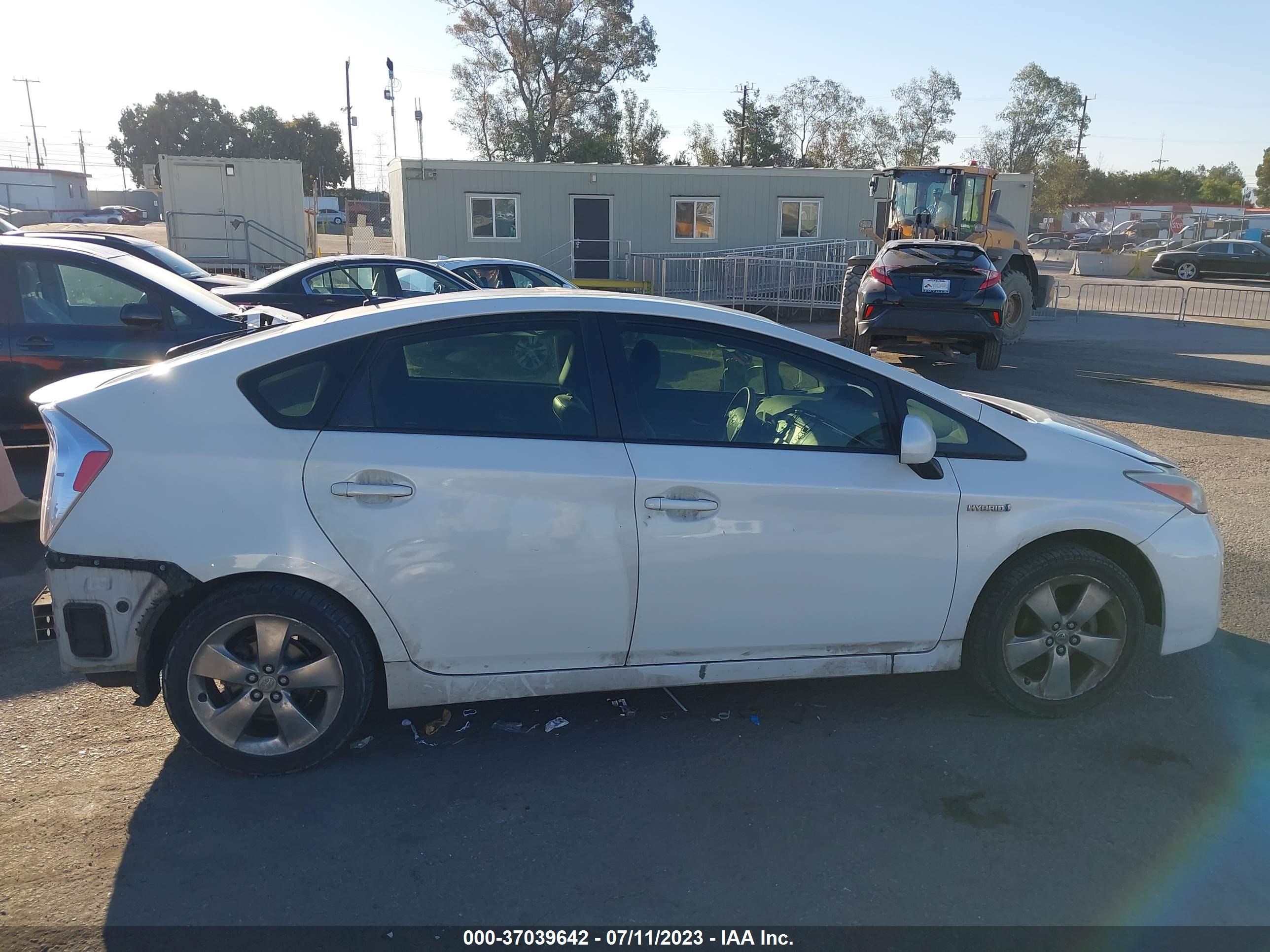 Photo 13 VIN: JTDKN3DU3D5573282 - TOYOTA PRIUS 