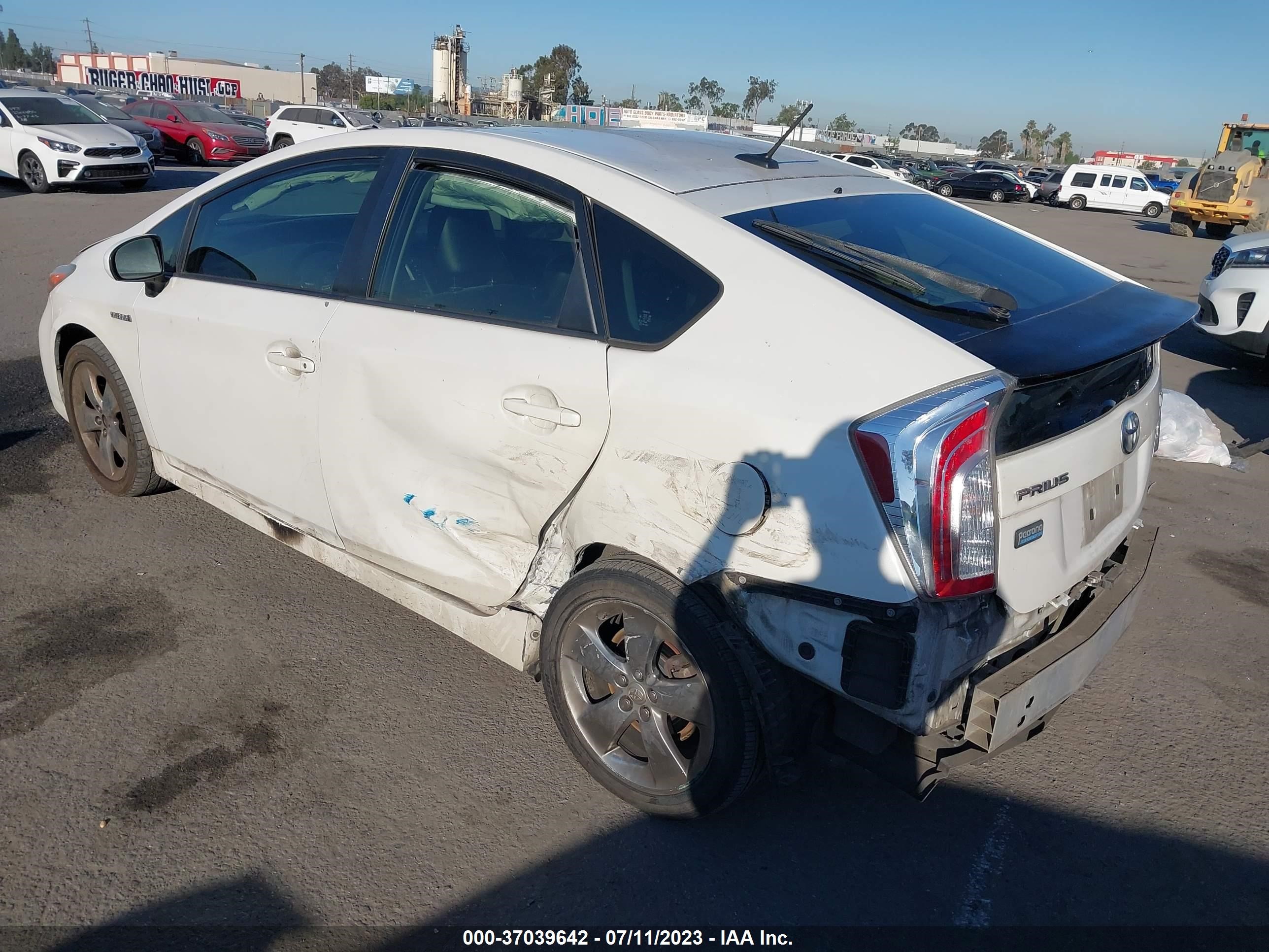 Photo 2 VIN: JTDKN3DU3D5573282 - TOYOTA PRIUS 