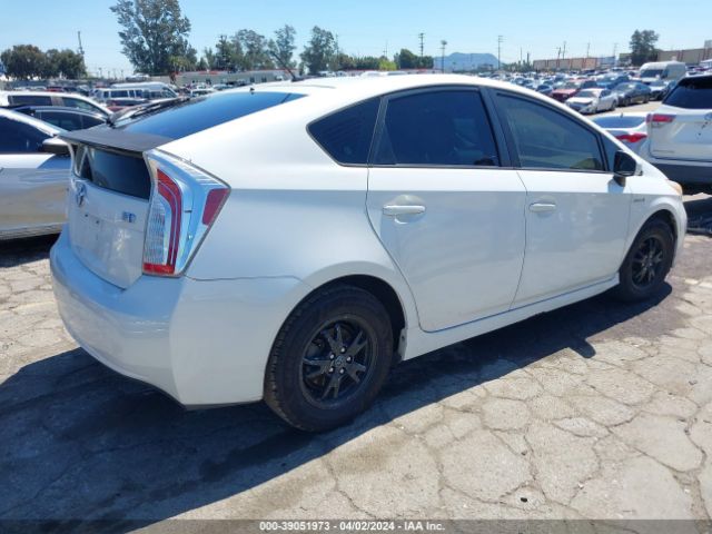 Photo 3 VIN: JTDKN3DU3D5614753 - TOYOTA PRIUS 