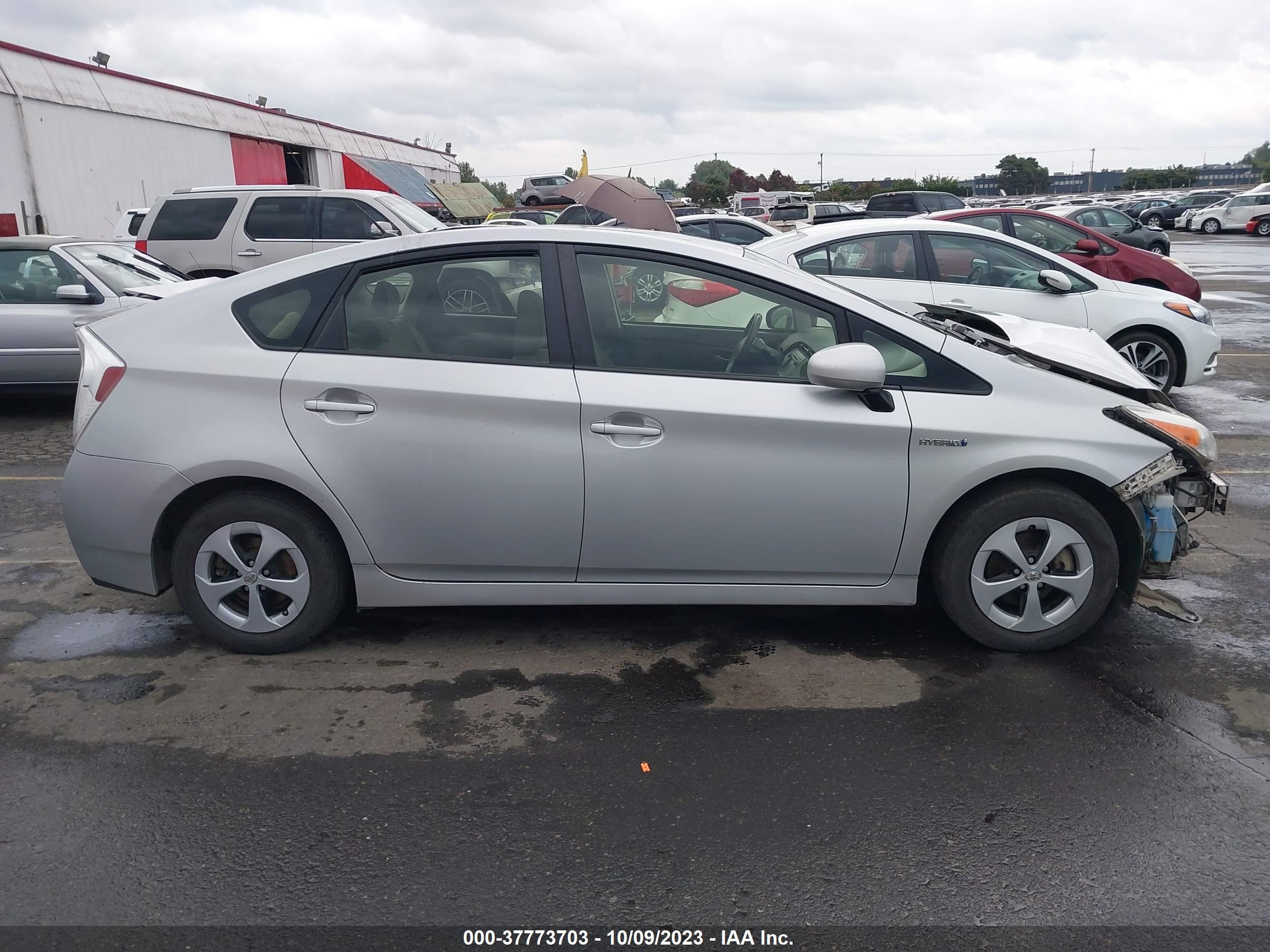 Photo 13 VIN: JTDKN3DU3E0373856 - TOYOTA PRIUS 