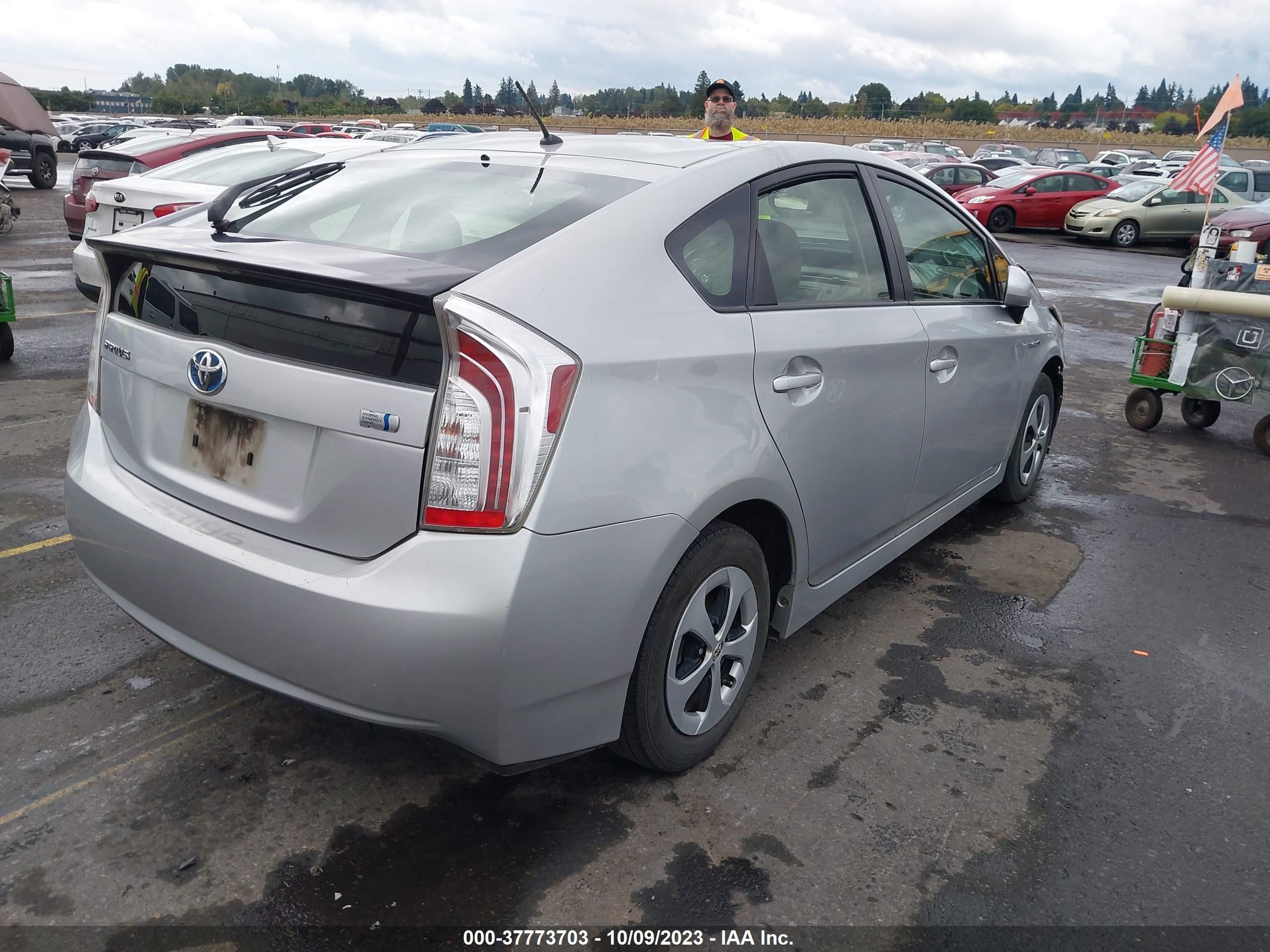 Photo 3 VIN: JTDKN3DU3E0373856 - TOYOTA PRIUS 