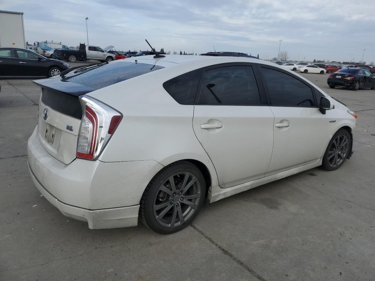 Photo 2 VIN: JTDKN3DU3F0402399 - TOYOTA PRIUS 