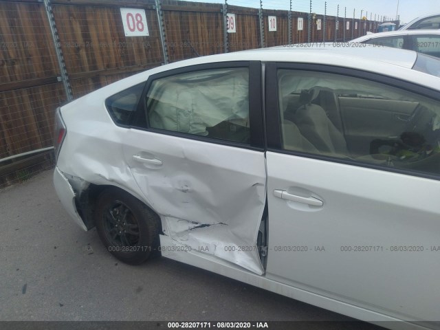 Photo 5 VIN: JTDKN3DU3F1886908 - TOYOTA PRIUS 