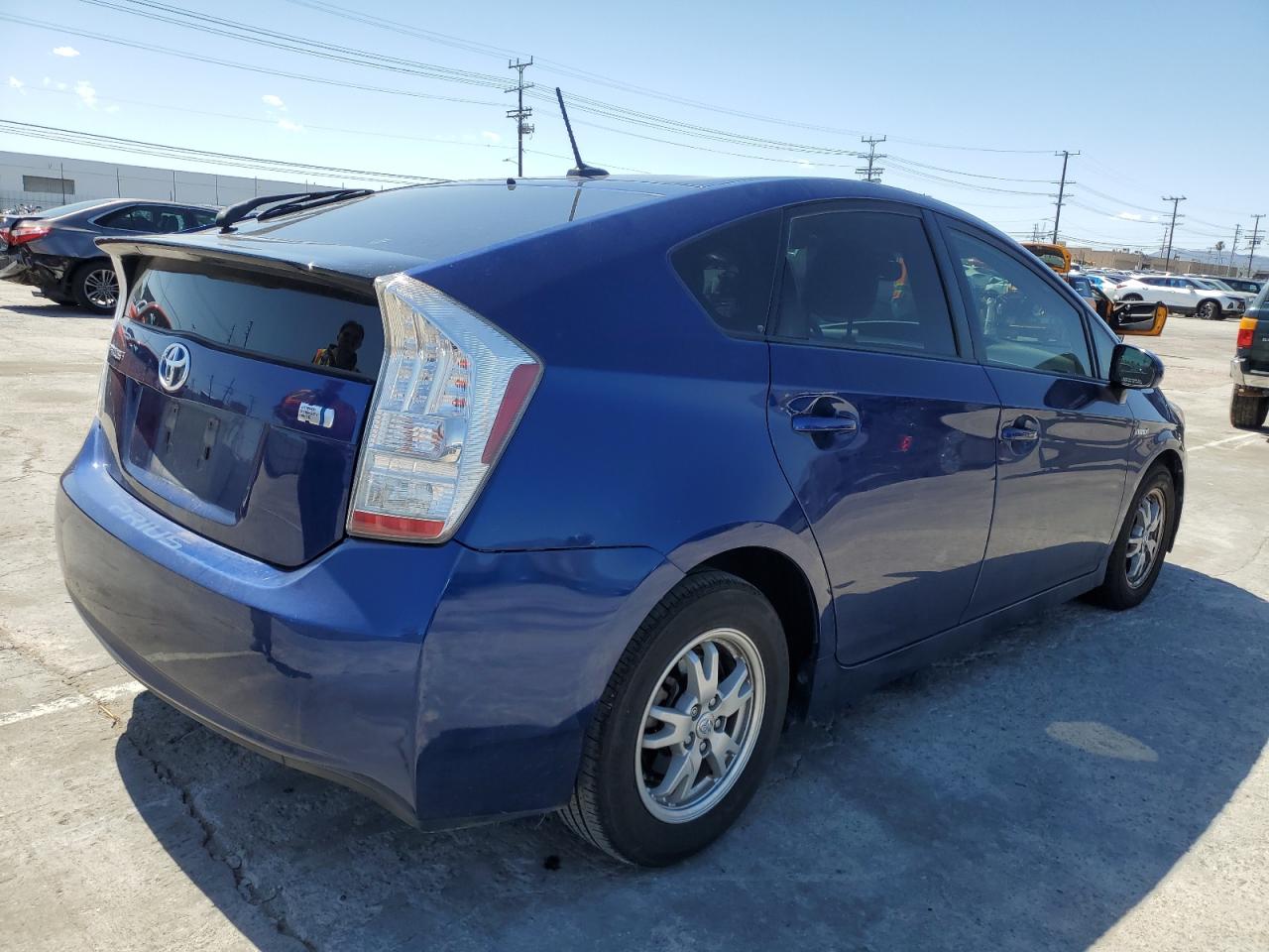 Photo 2 VIN: JTDKN3DU4B1356411 - TOYOTA PRIUS 