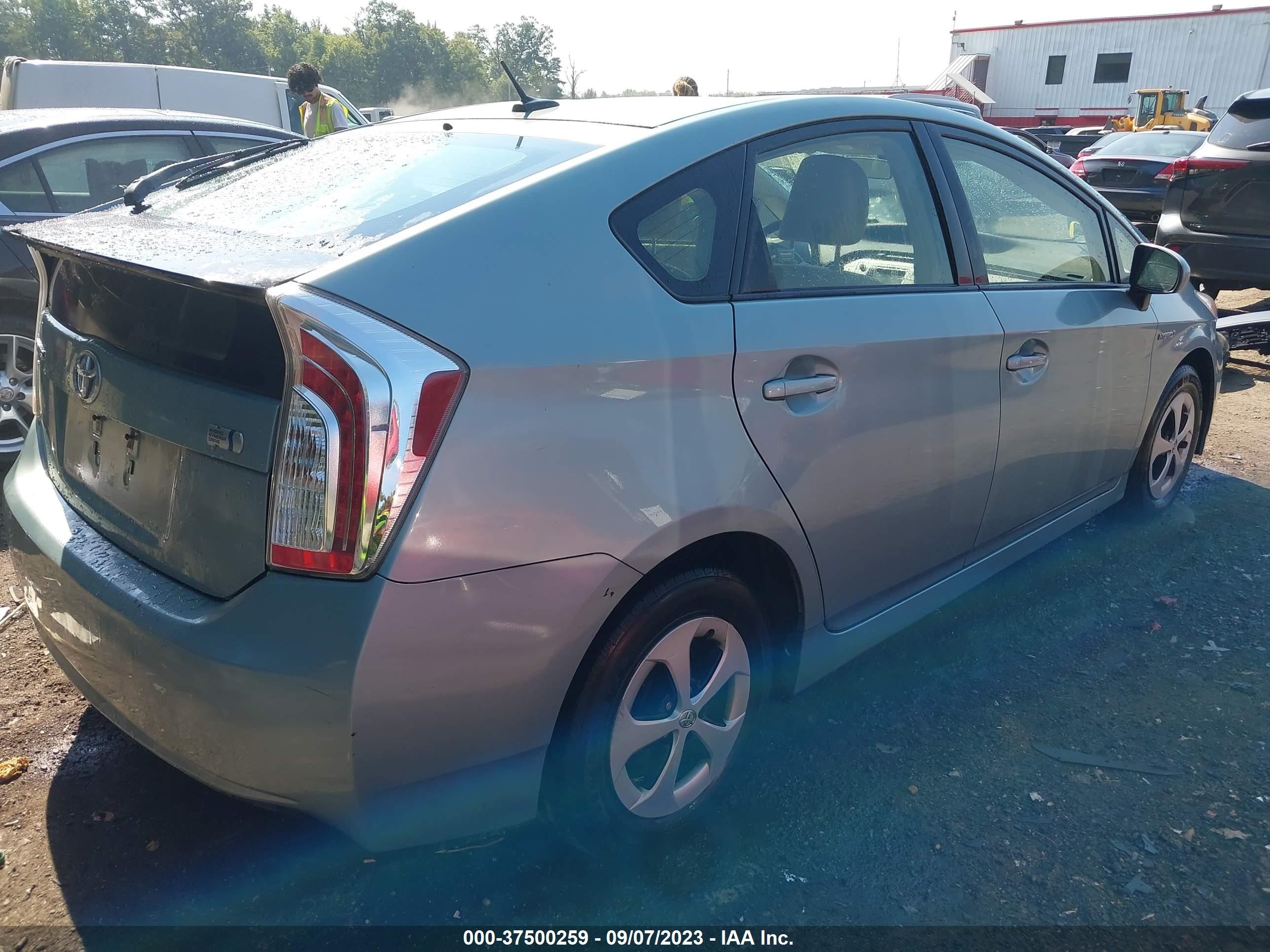 Photo 3 VIN: JTDKN3DU4F1903733 - TOYOTA PRIUS 