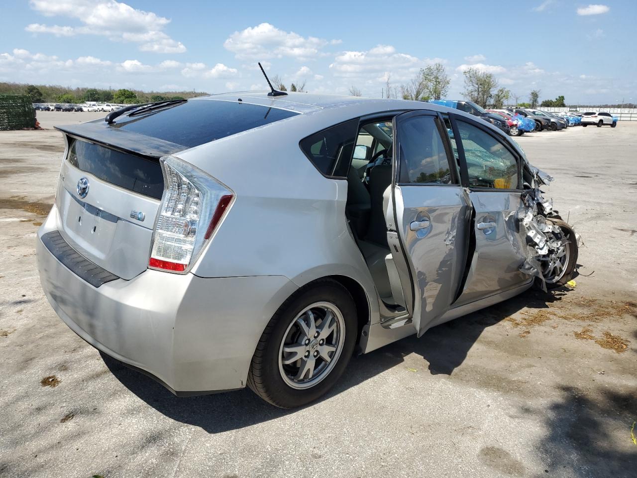 Photo 2 VIN: JTDKN3DU5A5063513 - TOYOTA PRIUS 