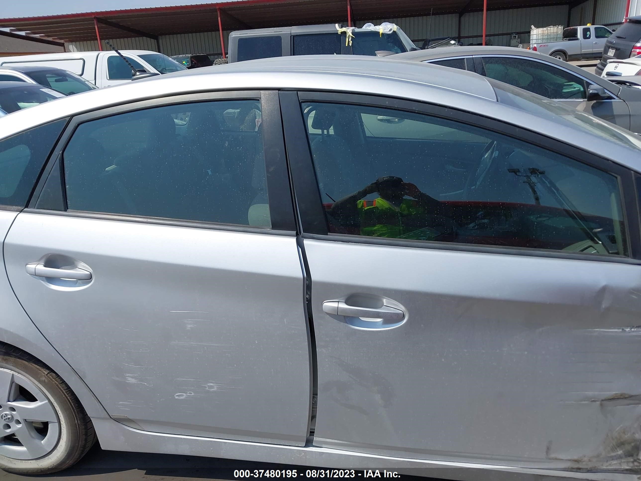 Photo 12 VIN: JTDKN3DU5B0260387 - TOYOTA PRIUS 