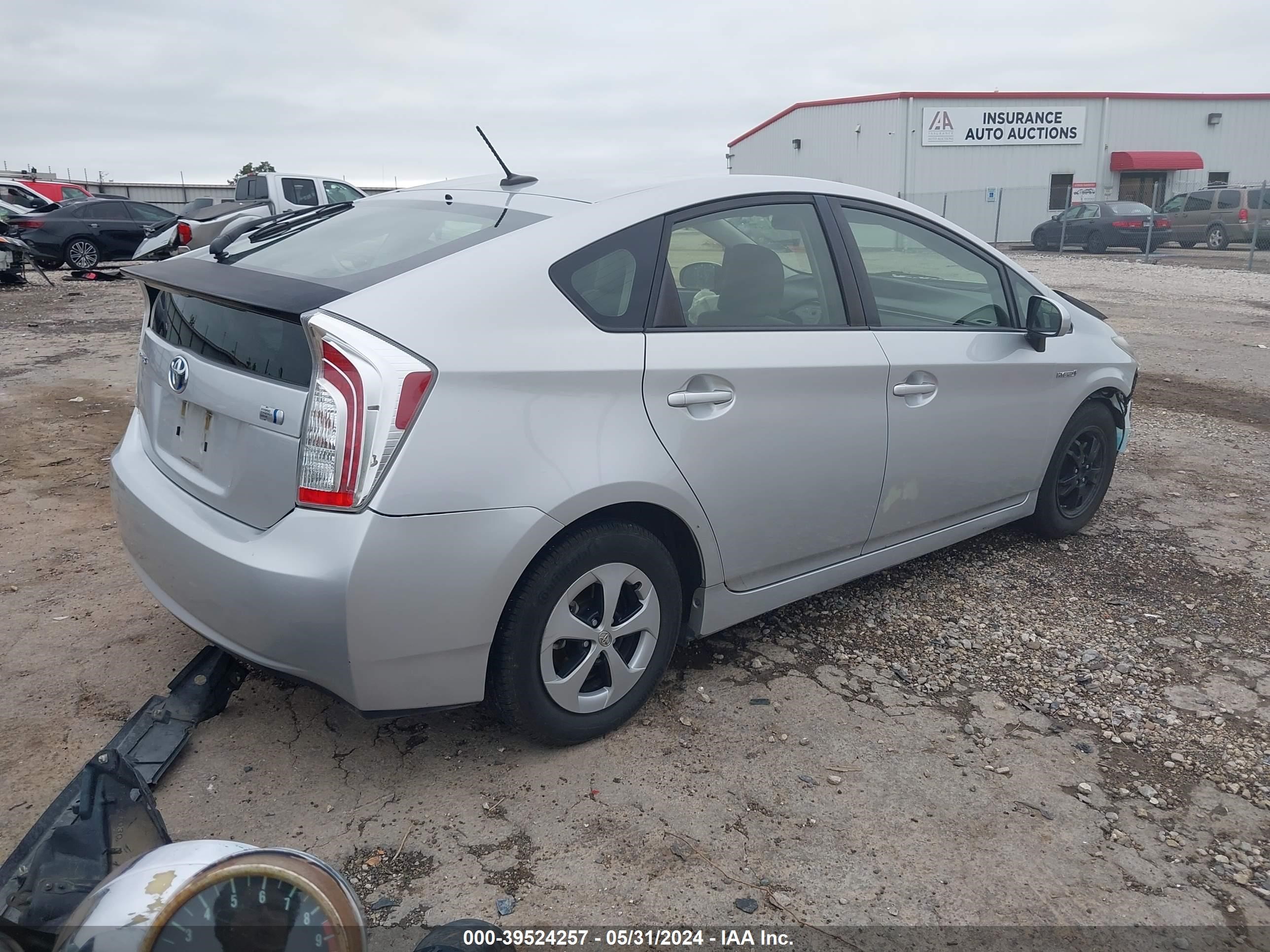 Photo 3 VIN: JTDKN3DU5C5437329 - TOYOTA PRIUS 