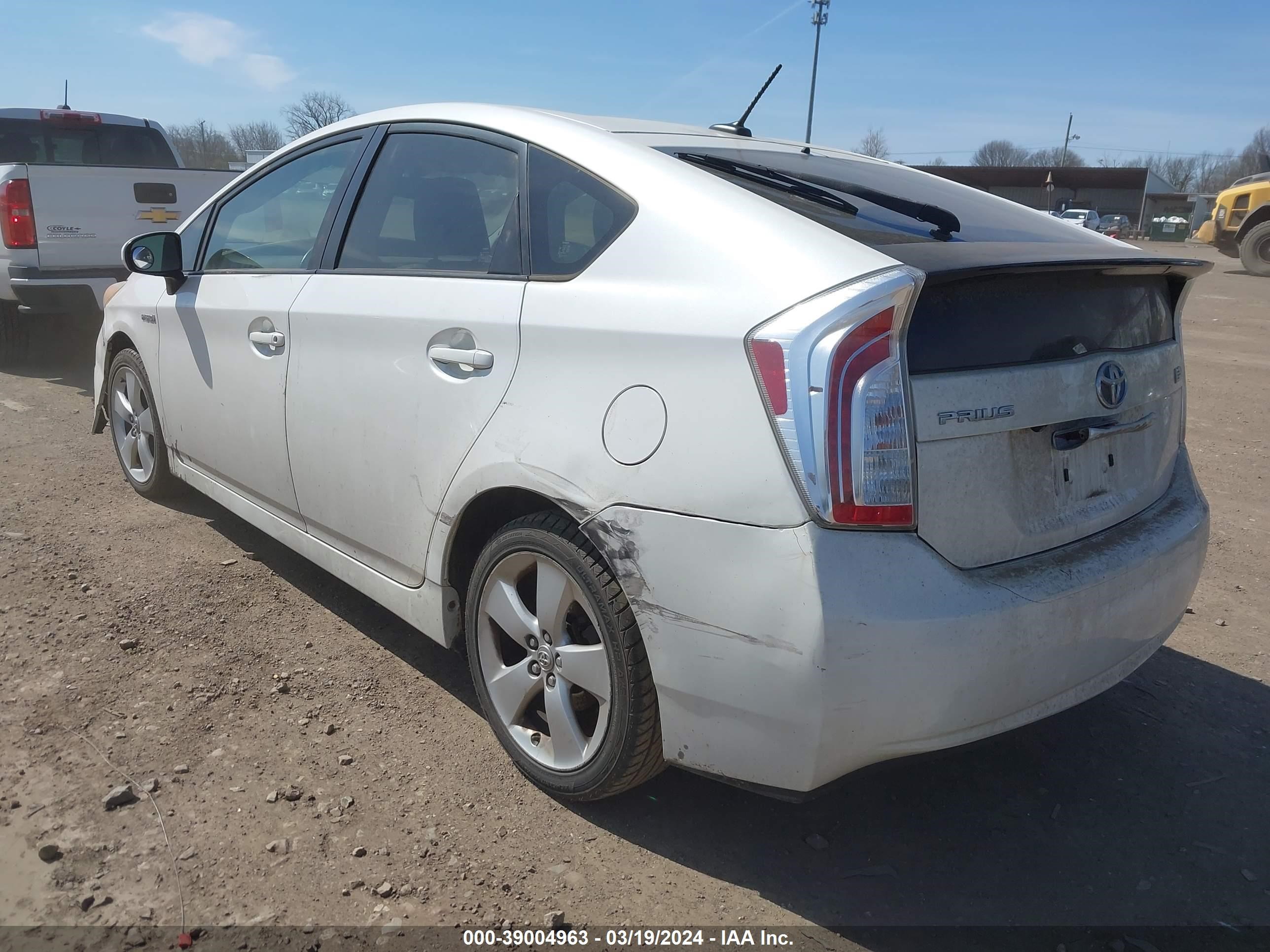 Photo 2 VIN: JTDKN3DU5C5465406 - TOYOTA PRIUS 