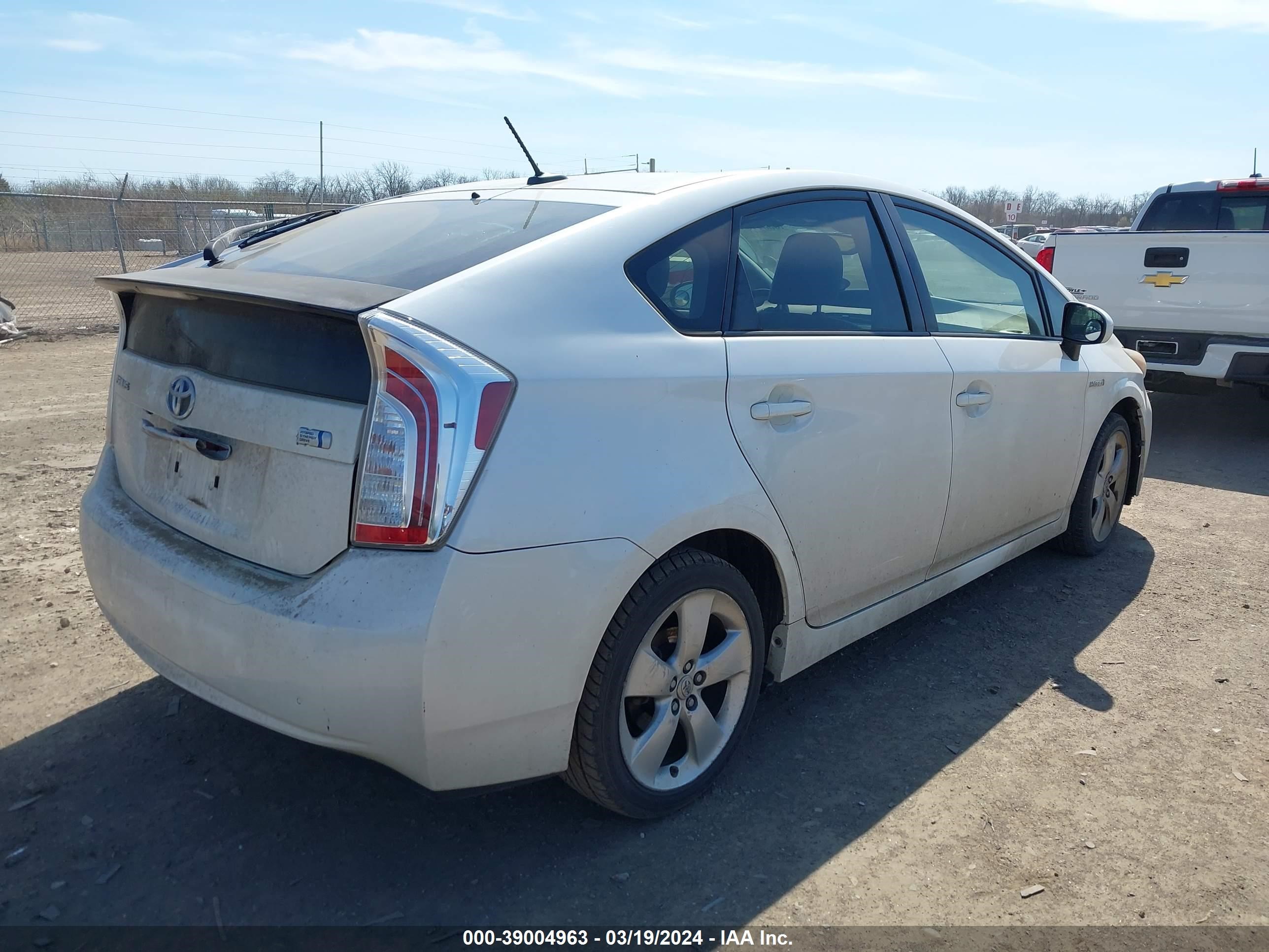 Photo 3 VIN: JTDKN3DU5C5465406 - TOYOTA PRIUS 