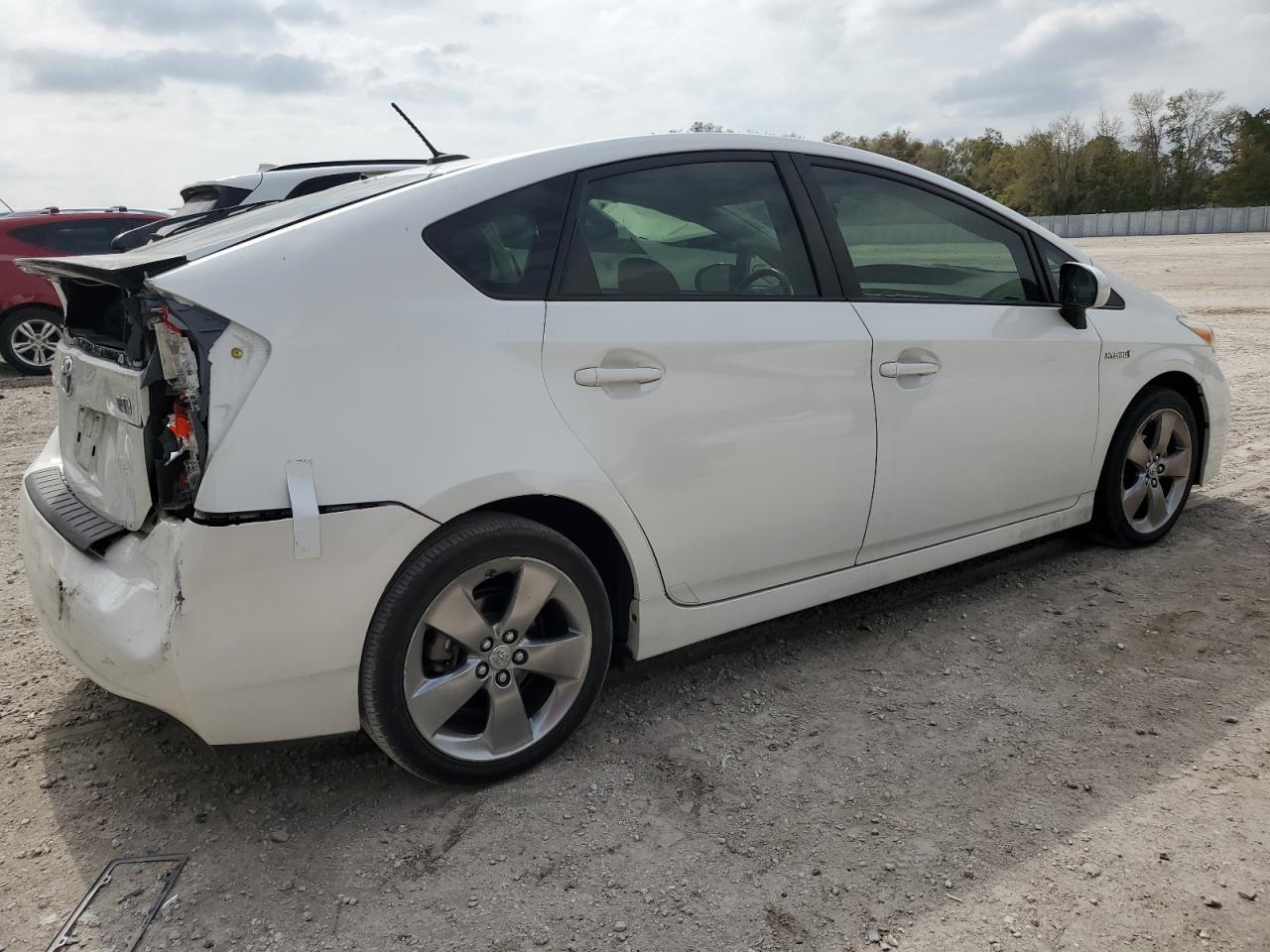 Photo 2 VIN: JTDKN3DU5D5617492 - TOYOTA PRIUS 