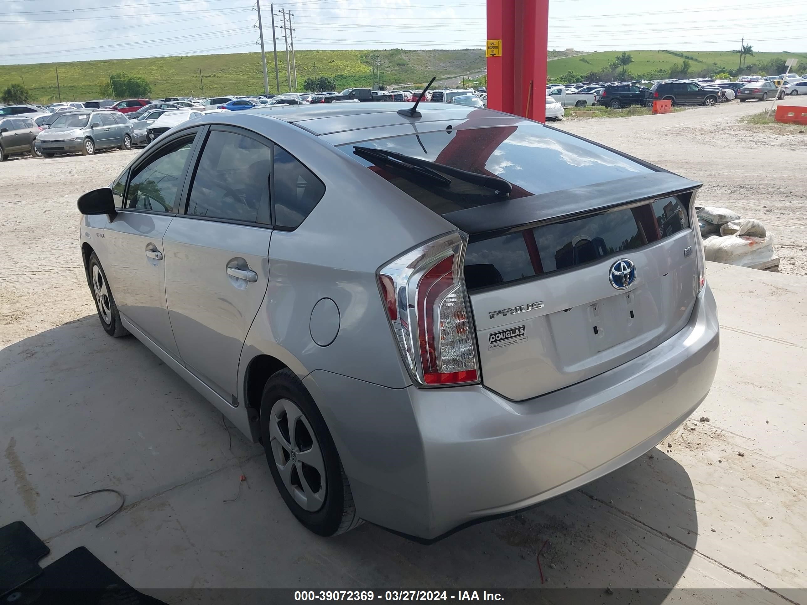 Photo 2 VIN: JTDKN3DU5D5628119 - TOYOTA PRIUS 