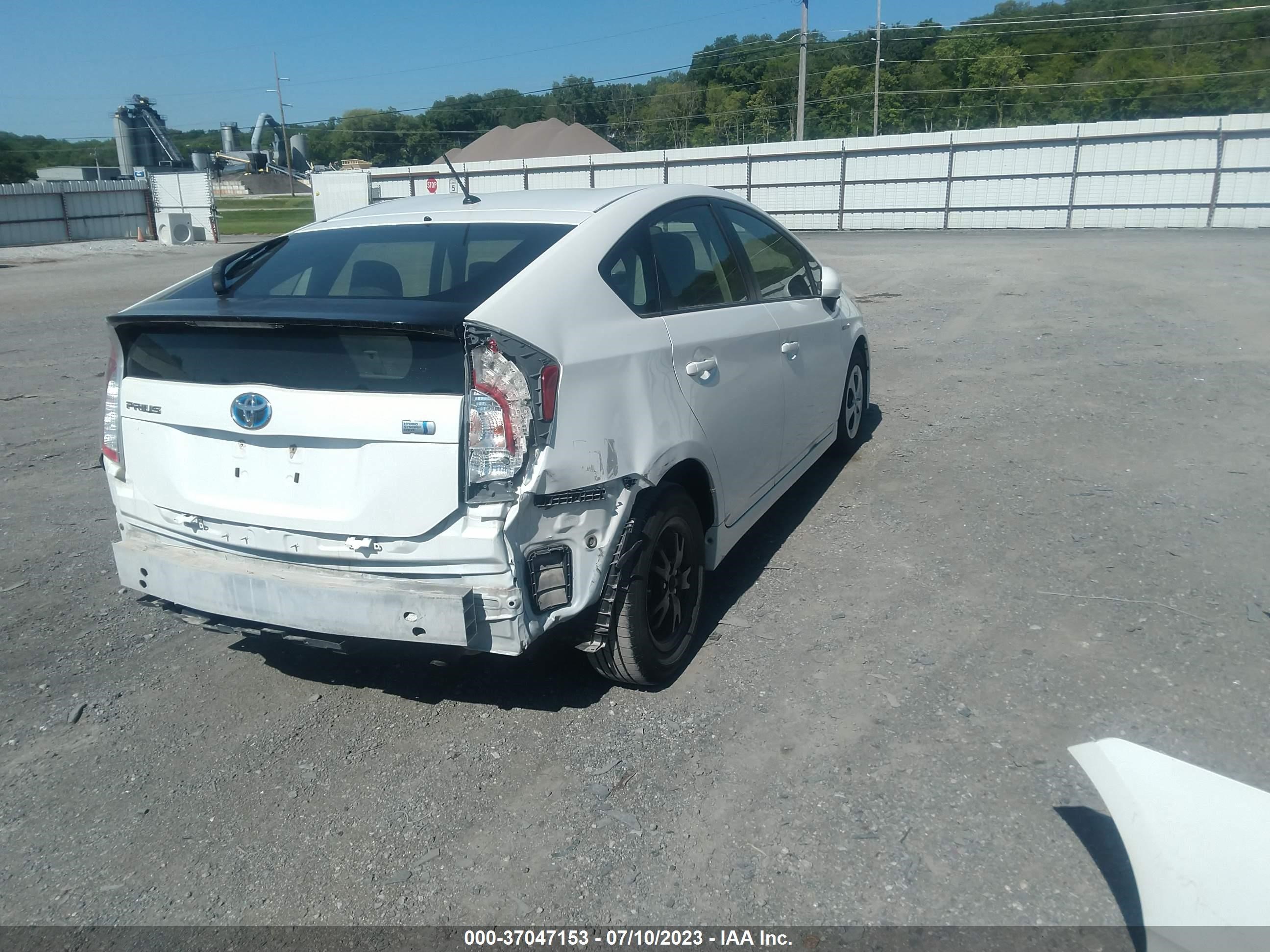 Photo 3 VIN: JTDKN3DU6C5460456 - TOYOTA PRIUS 