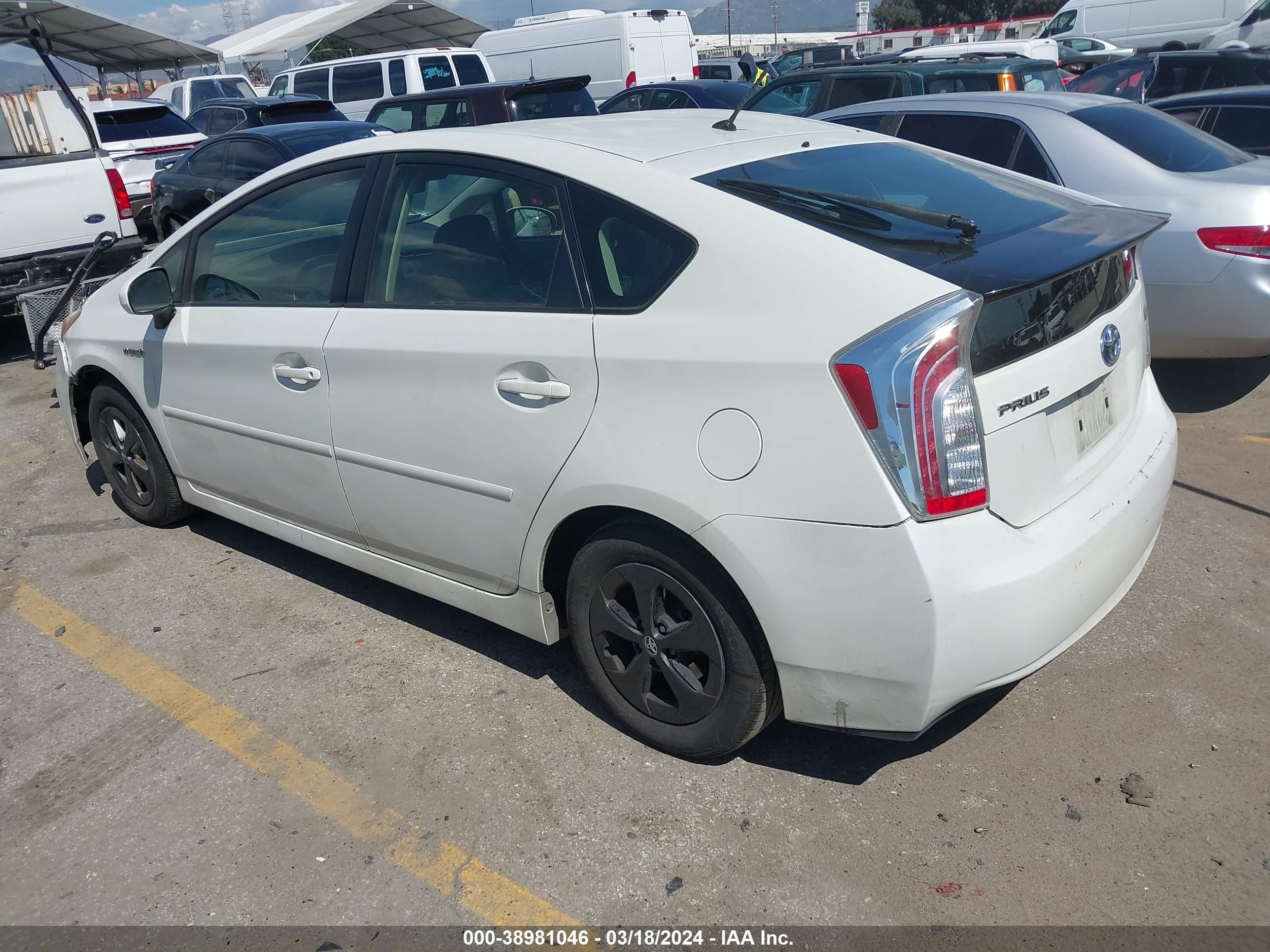 Photo 2 VIN: JTDKN3DU6F0484077 - TOYOTA PRIUS 