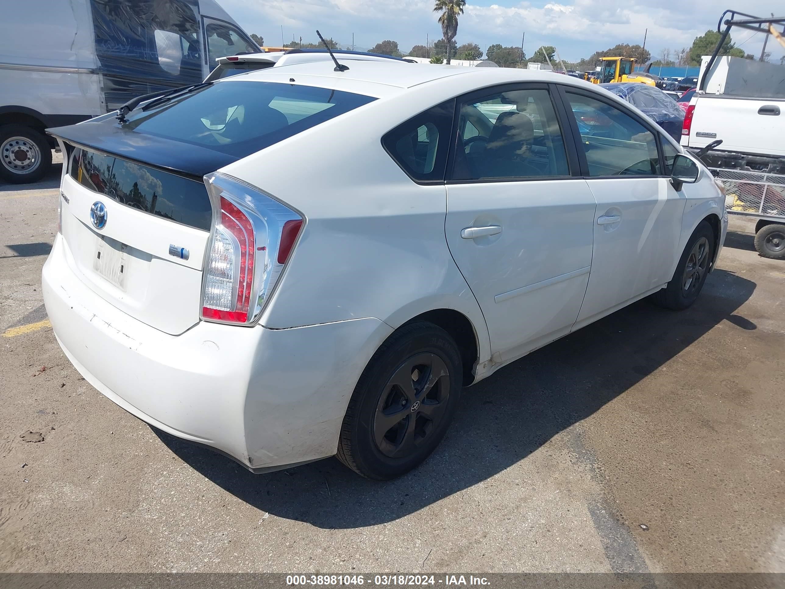 Photo 3 VIN: JTDKN3DU6F0484077 - TOYOTA PRIUS 