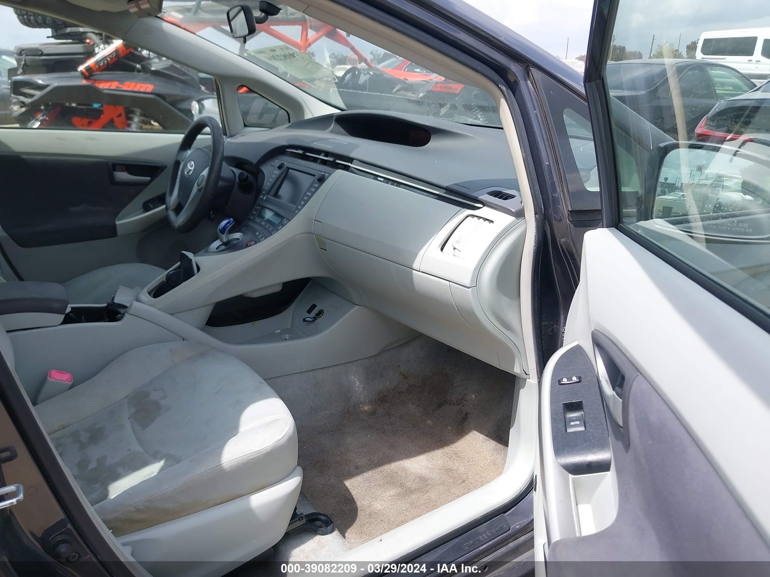 Photo 4 VIN: JTDKN3DU7A1073161 - TOYOTA PRIUS 