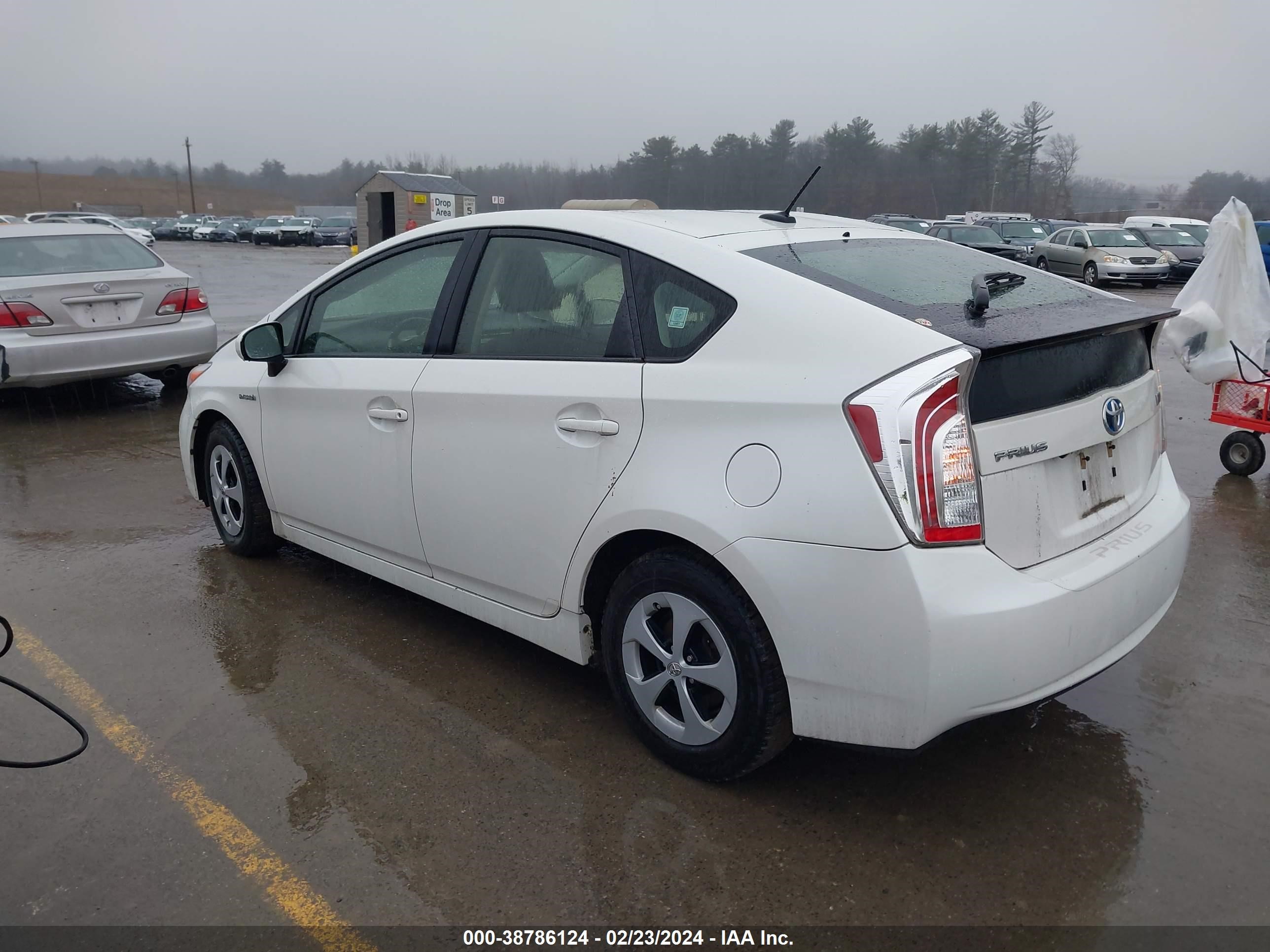 Photo 2 VIN: JTDKN3DU7D5696356 - TOYOTA PRIUS 