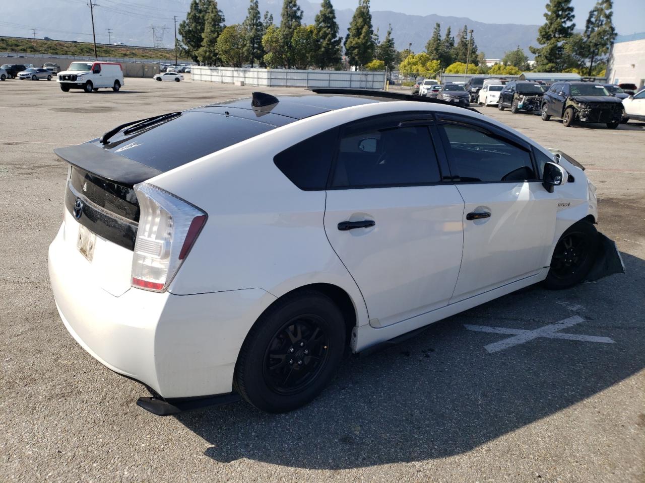 Photo 2 VIN: JTDKN3DU8A0088855 - TOYOTA PRIUS 