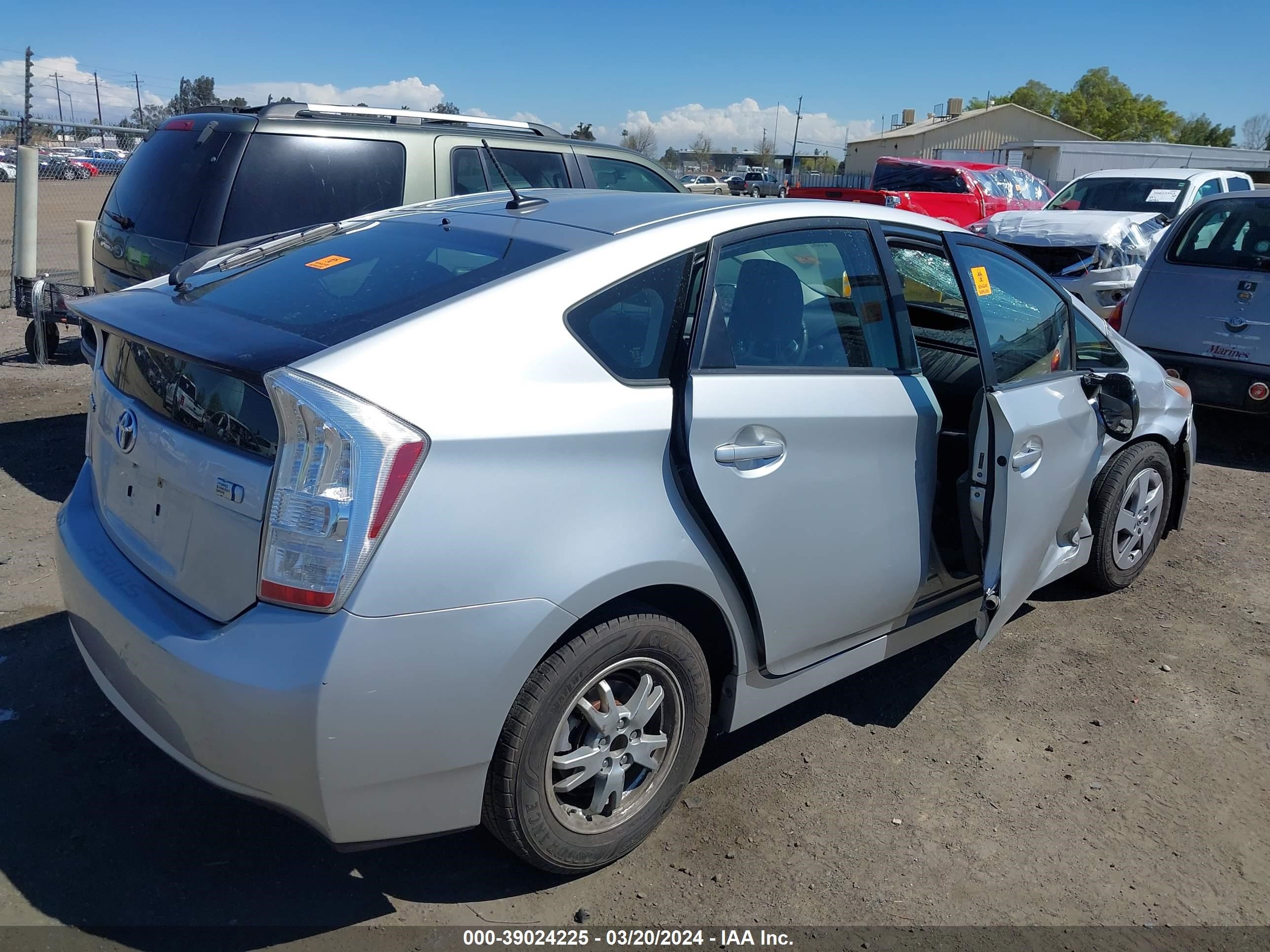 Photo 3 VIN: JTDKN3DU8B1373325 - TOYOTA PRIUS 