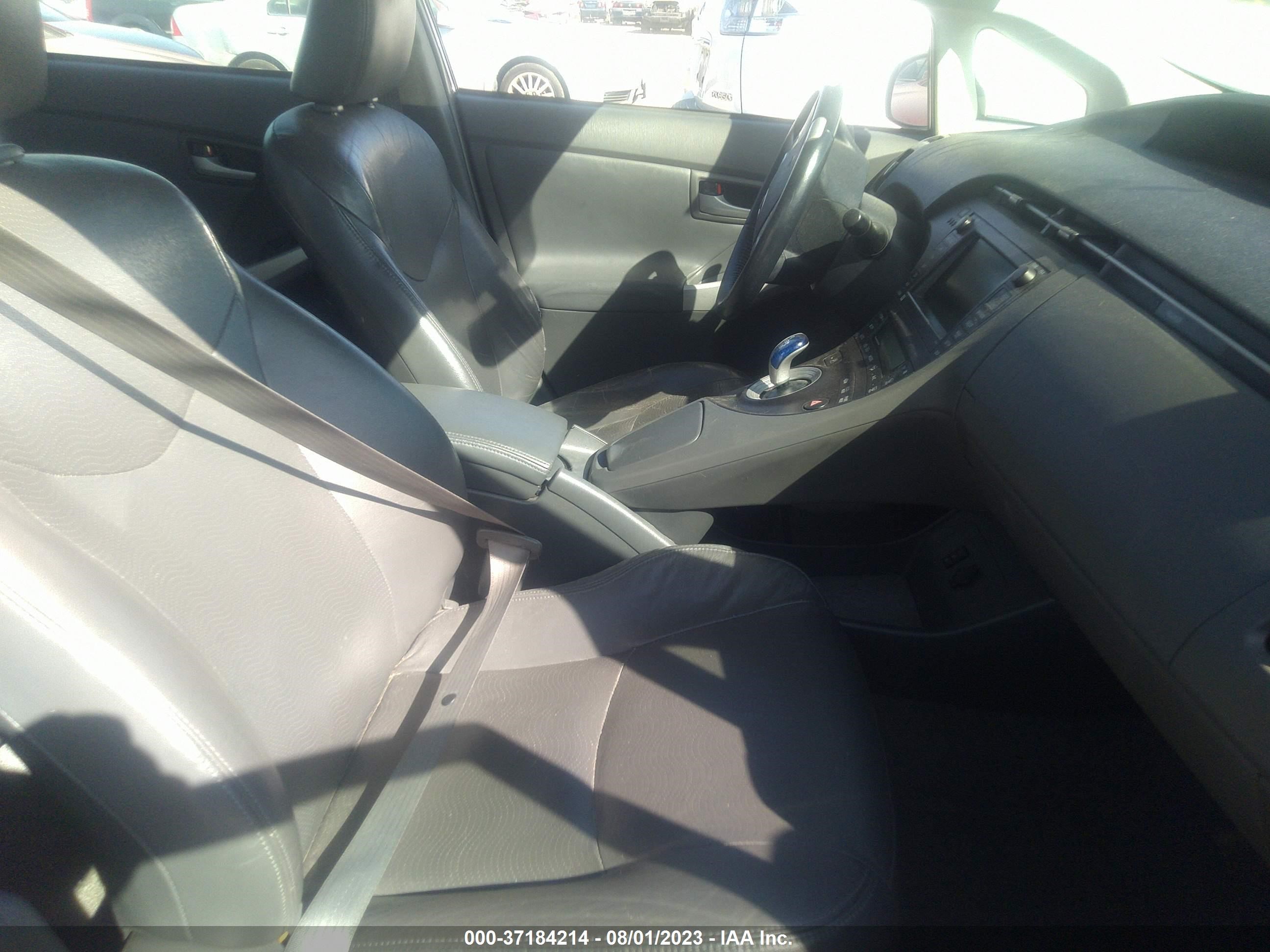 Photo 4 VIN: JTDKN3DU8B5300867 - TOYOTA PRIUS 