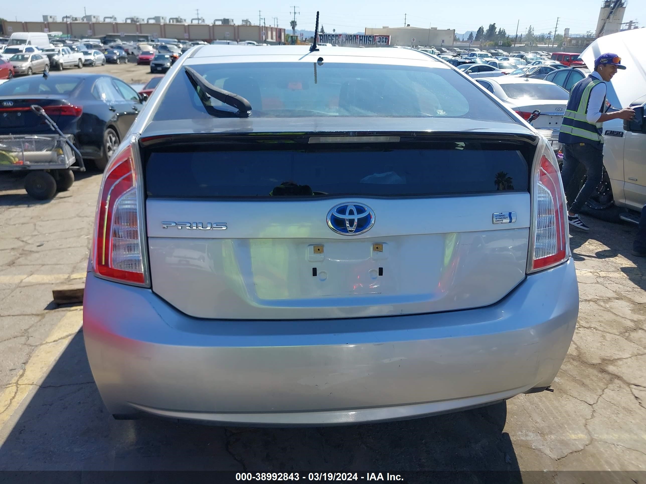 Photo 16 VIN: JTDKN3DU8C1483857 - TOYOTA PRIUS 