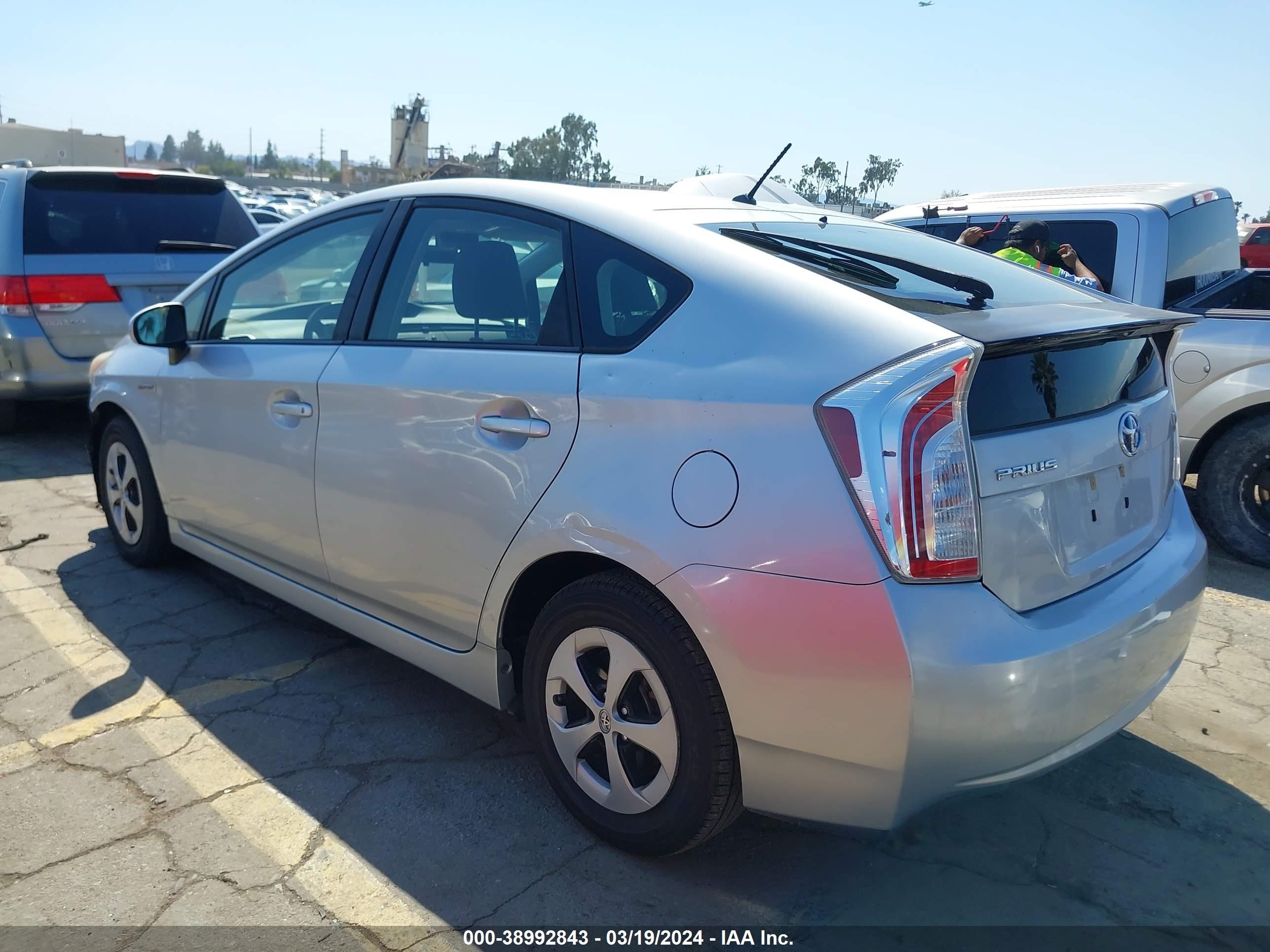 Photo 2 VIN: JTDKN3DU8C1483857 - TOYOTA PRIUS 