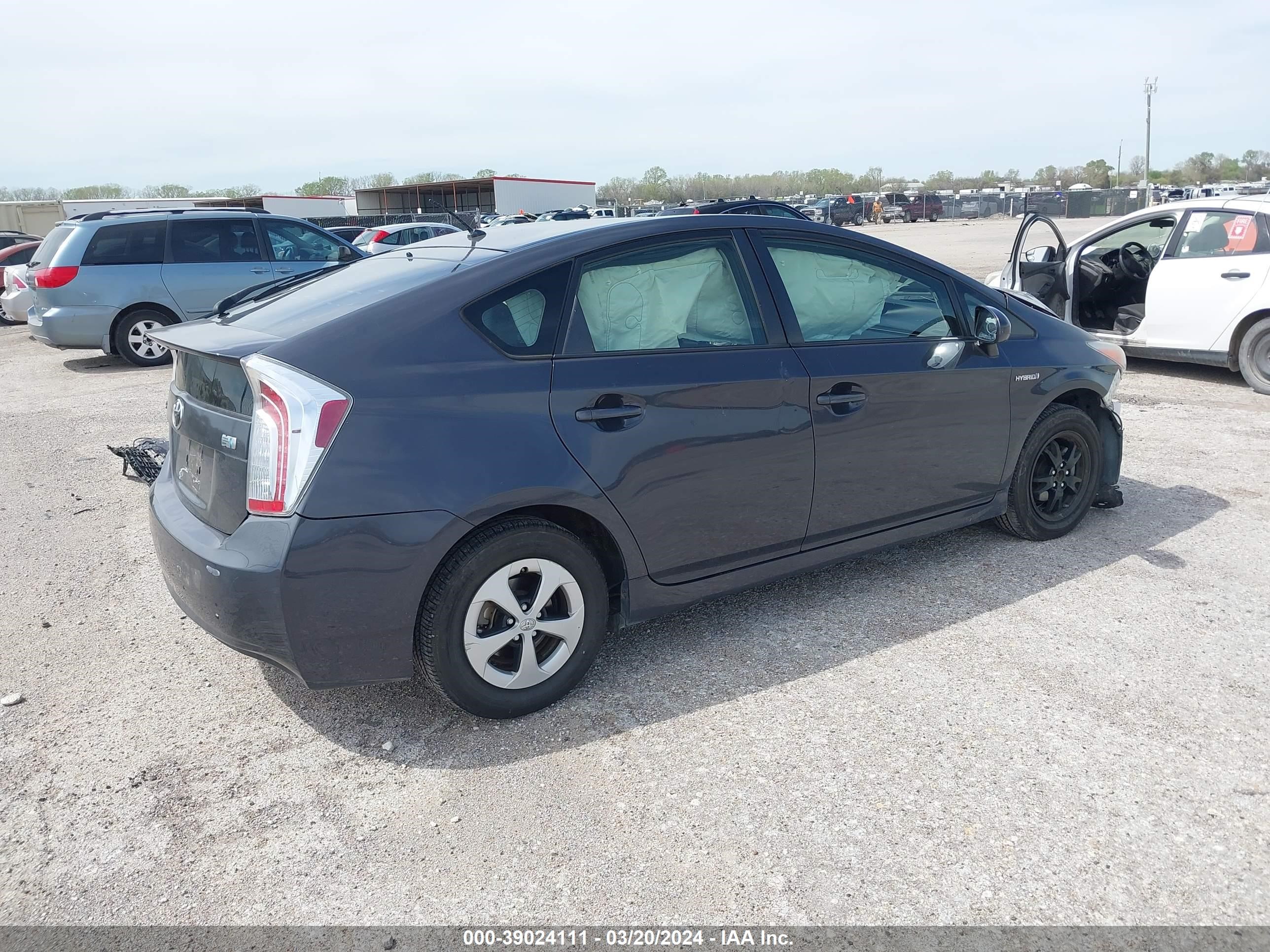 Photo 4 VIN: JTDKN3DU8D5601237 - TOYOTA PRIUS 