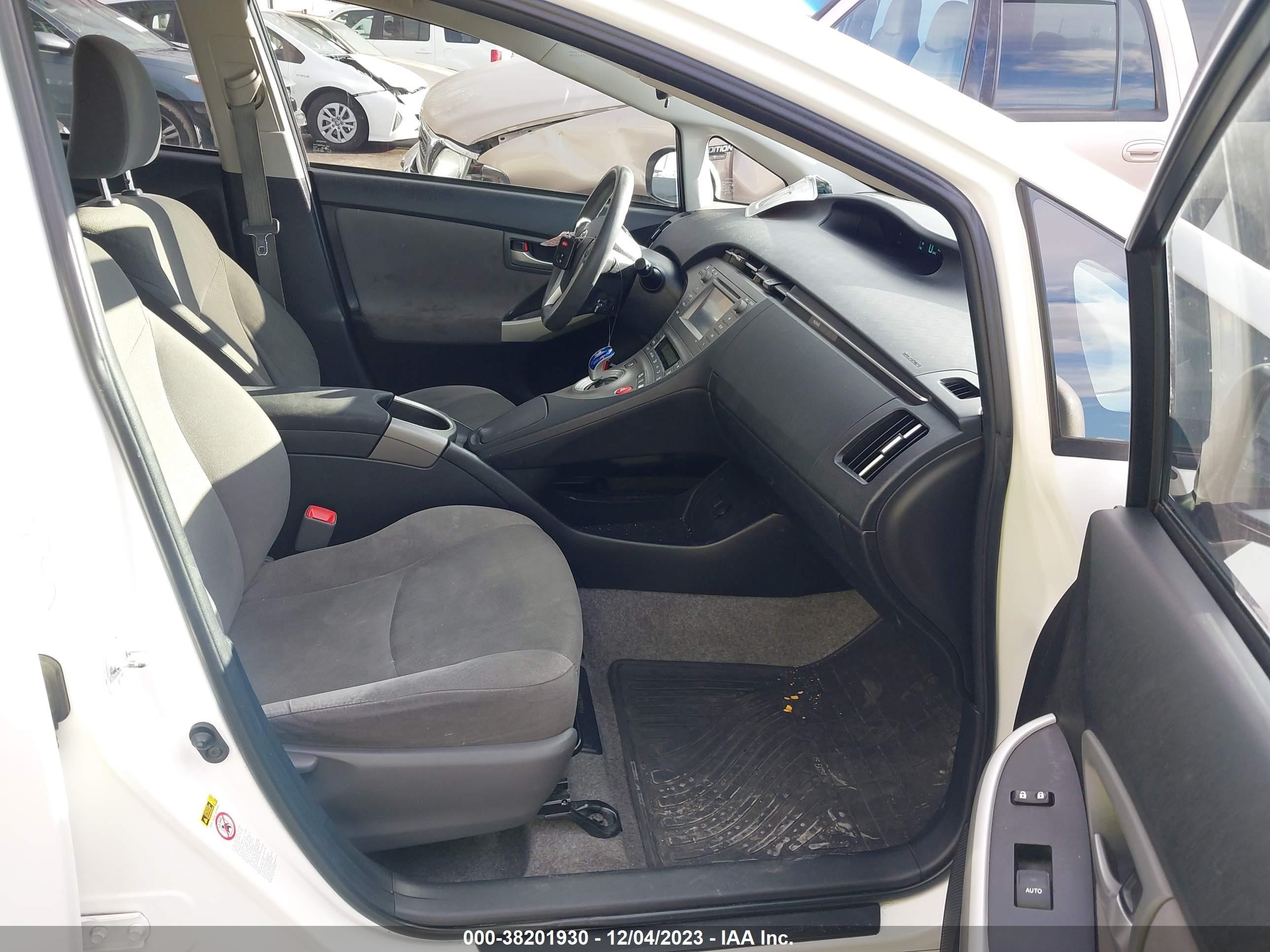 Photo 4 VIN: JTDKN3DU8D5601531 - TOYOTA PRIUS 