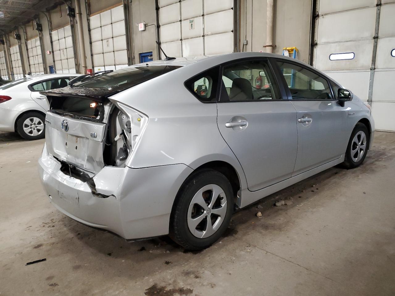 Photo 2 VIN: JTDKN3DU8D5608916 - TOYOTA PRIUS 