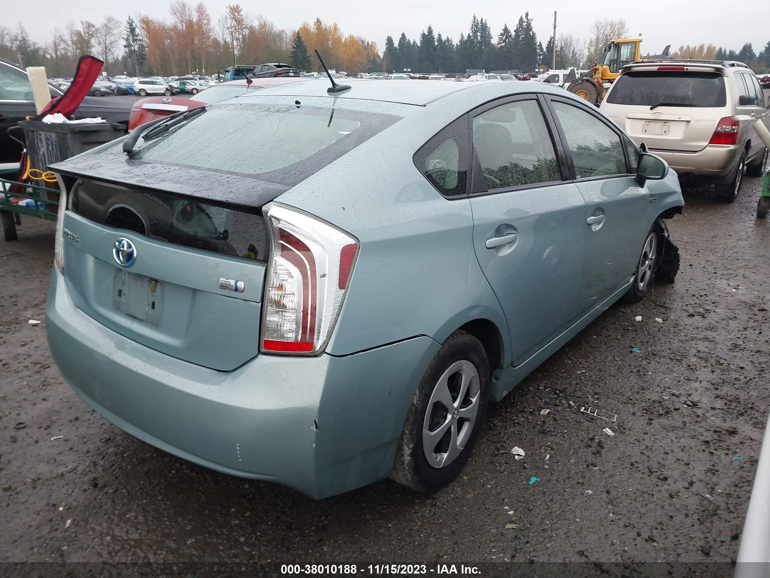 Photo 3 VIN: JTDKN3DU8D5700317 - TOYOTA PRIUS 