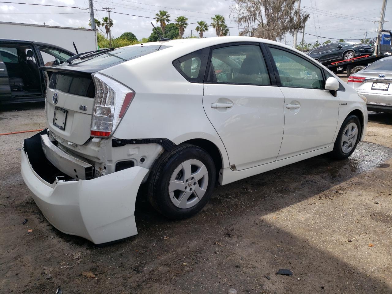 Photo 2 VIN: JTDKN3DU9B0318565 - TOYOTA PRIUS 