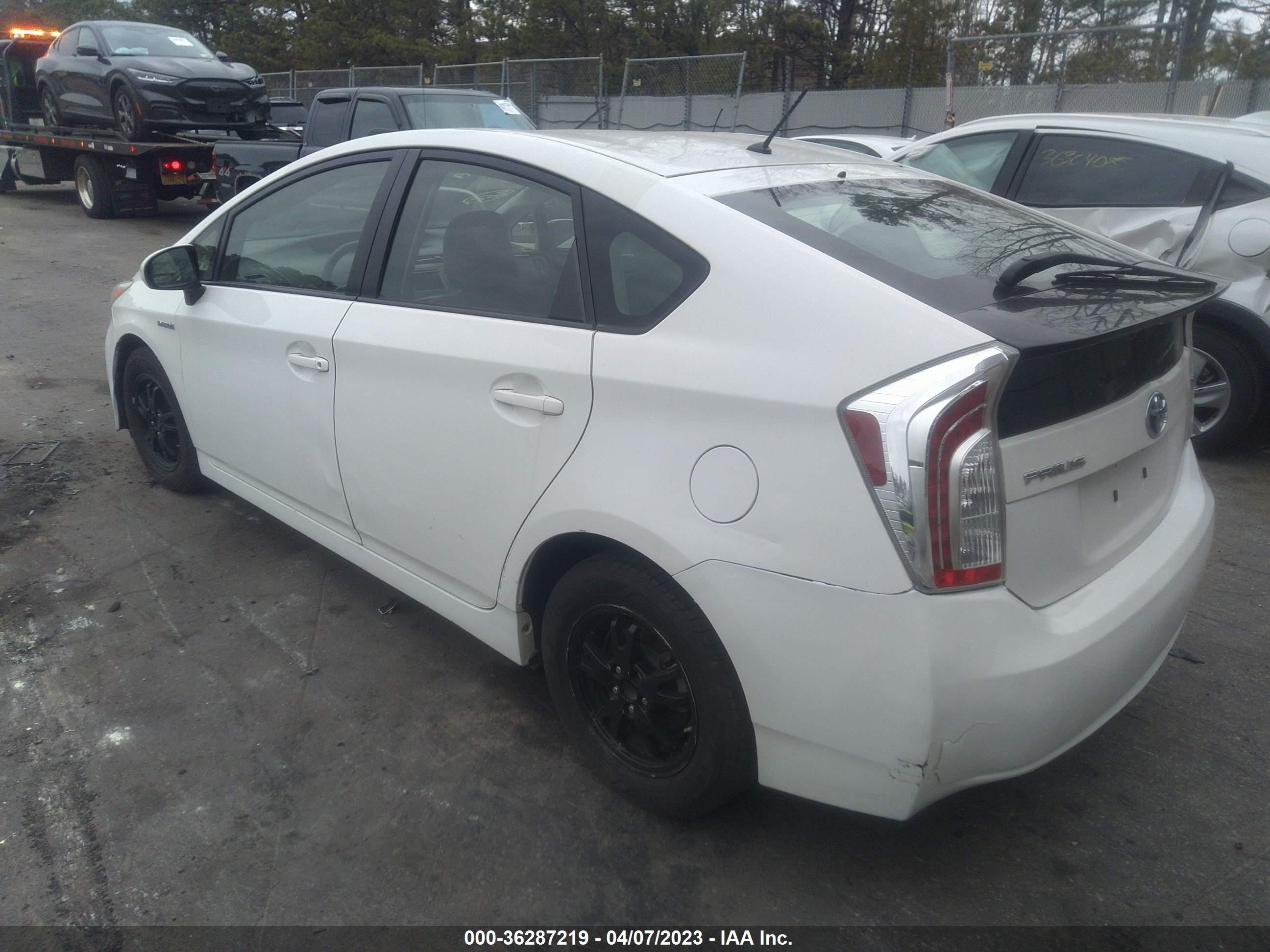 Photo 2 VIN: JTDKN3DU9D5619553 - TOYOTA PRIUS 