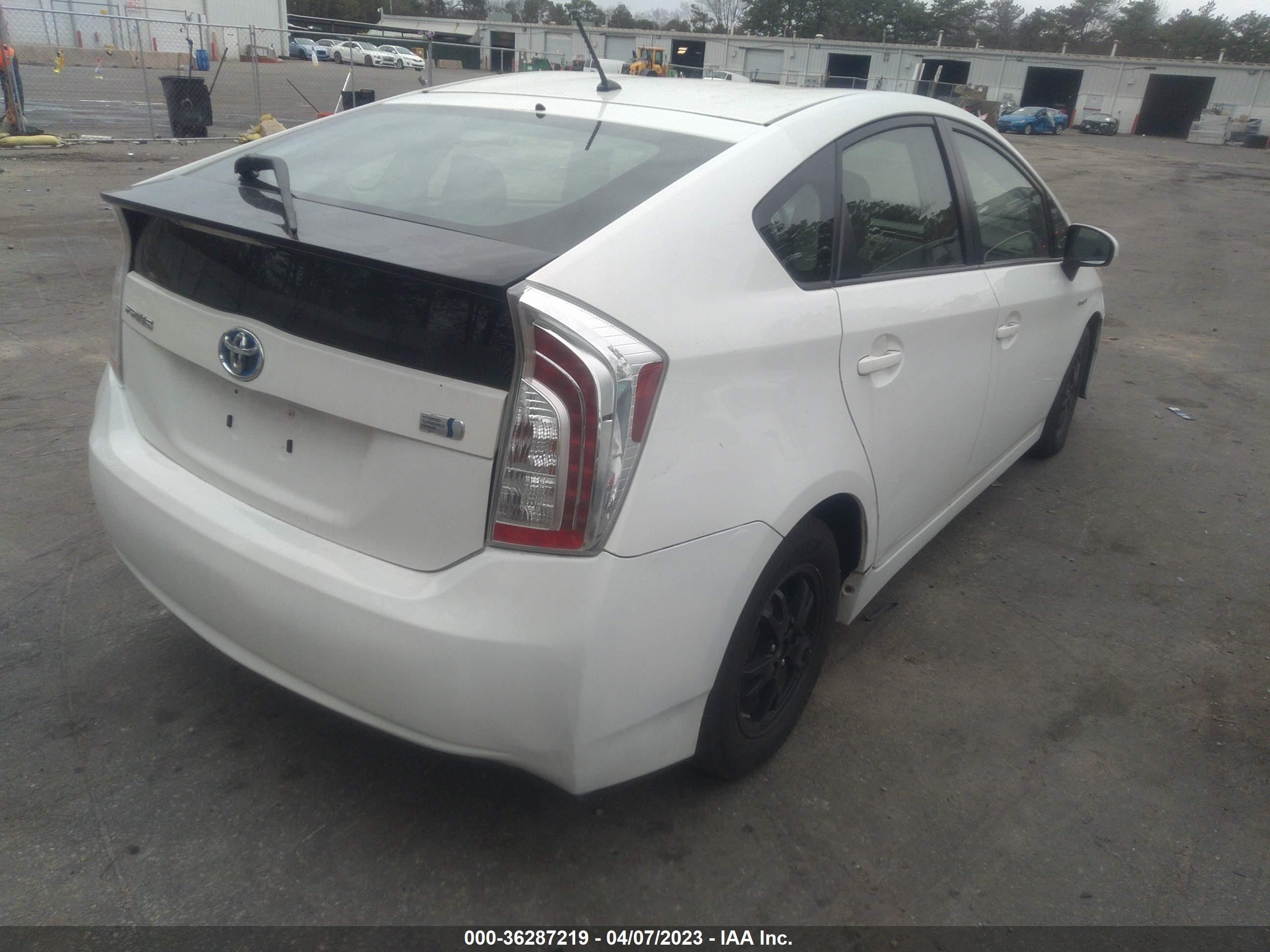 Photo 3 VIN: JTDKN3DU9D5619553 - TOYOTA PRIUS 