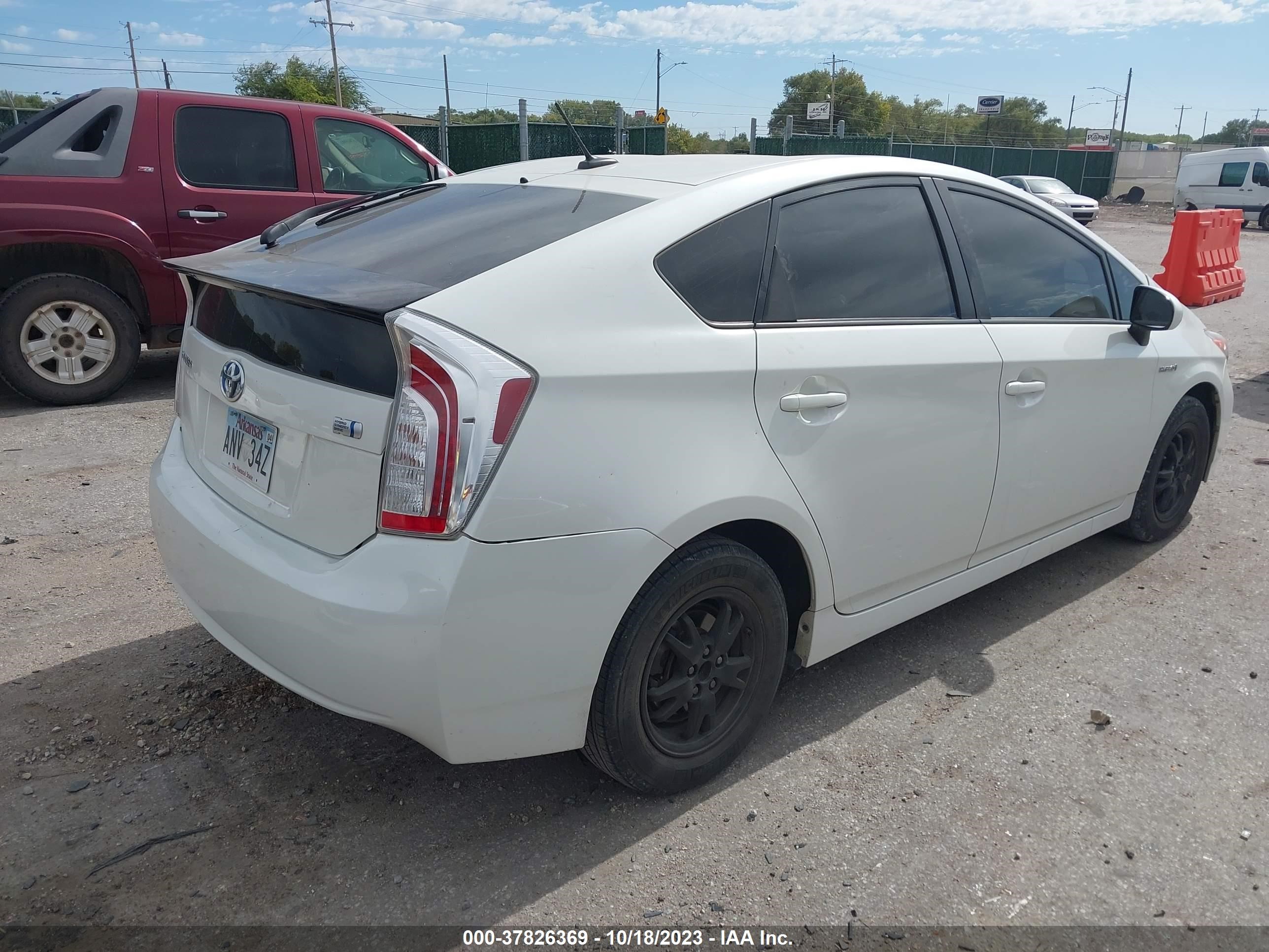 Photo 3 VIN: JTDKN3DU9F0435407 - TOYOTA PRIUS 