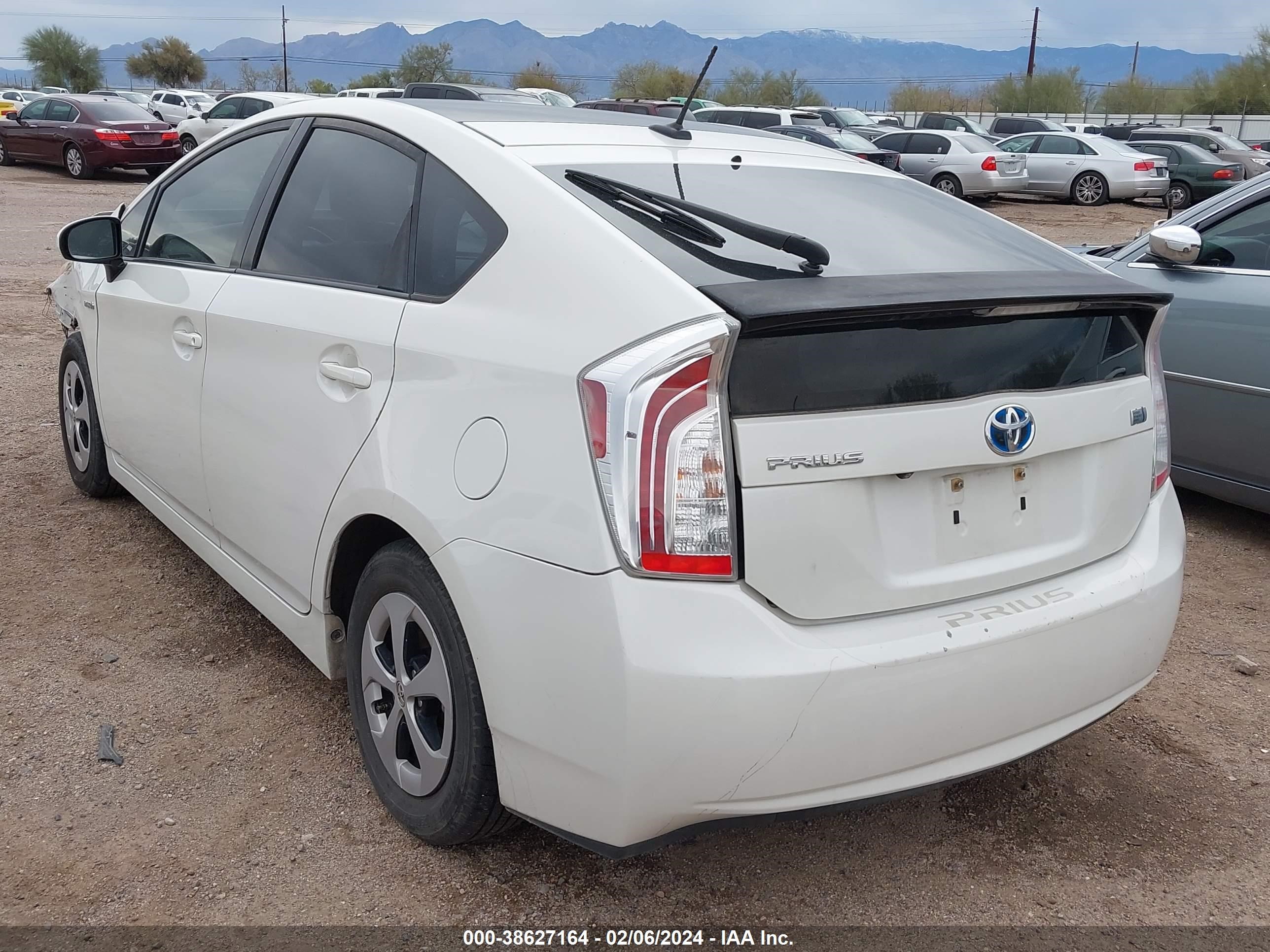 Photo 2 VIN: JTDKN3DUXC1580381 - TOYOTA PRIUS 