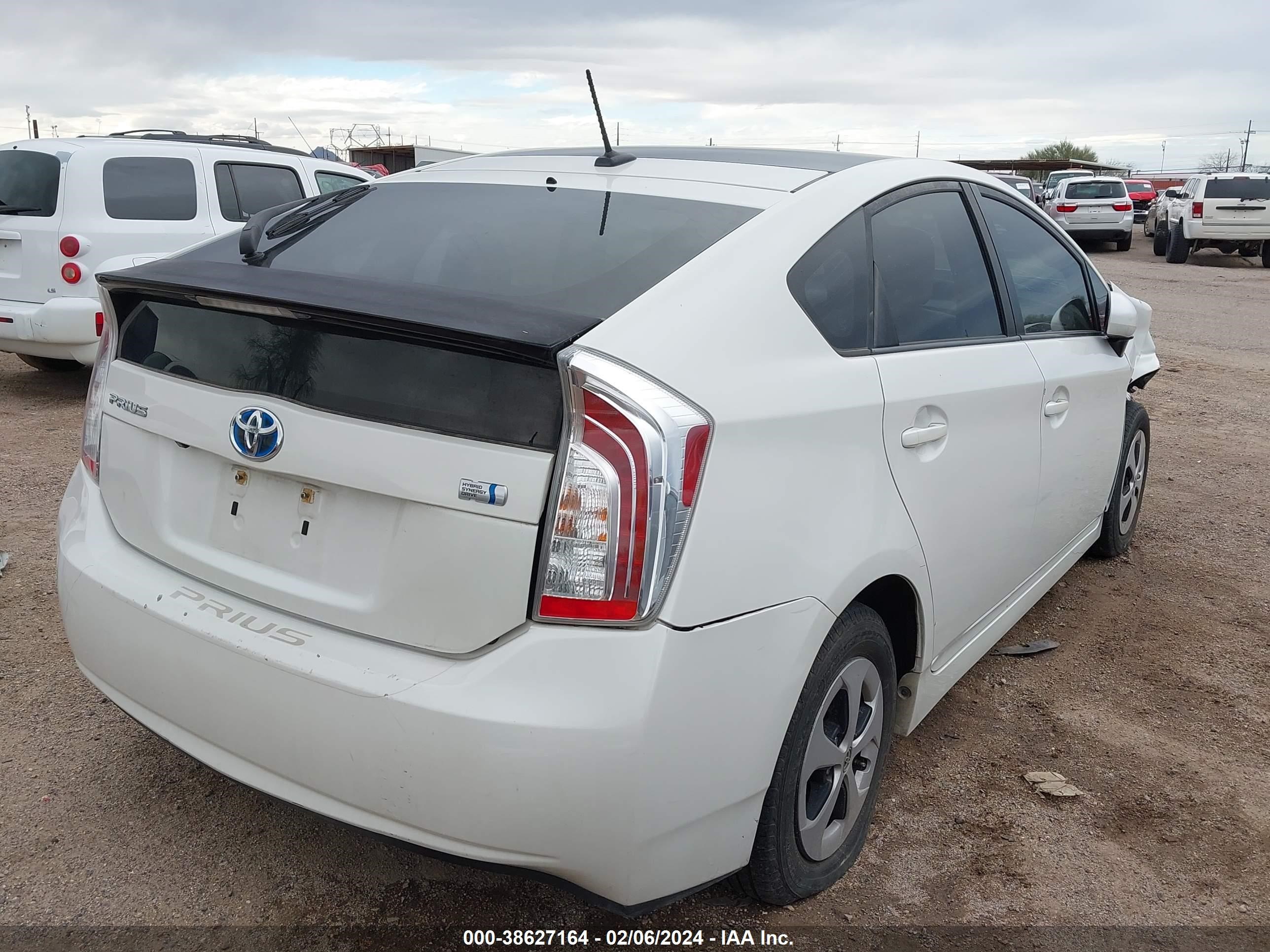 Photo 3 VIN: JTDKN3DUXC1580381 - TOYOTA PRIUS 