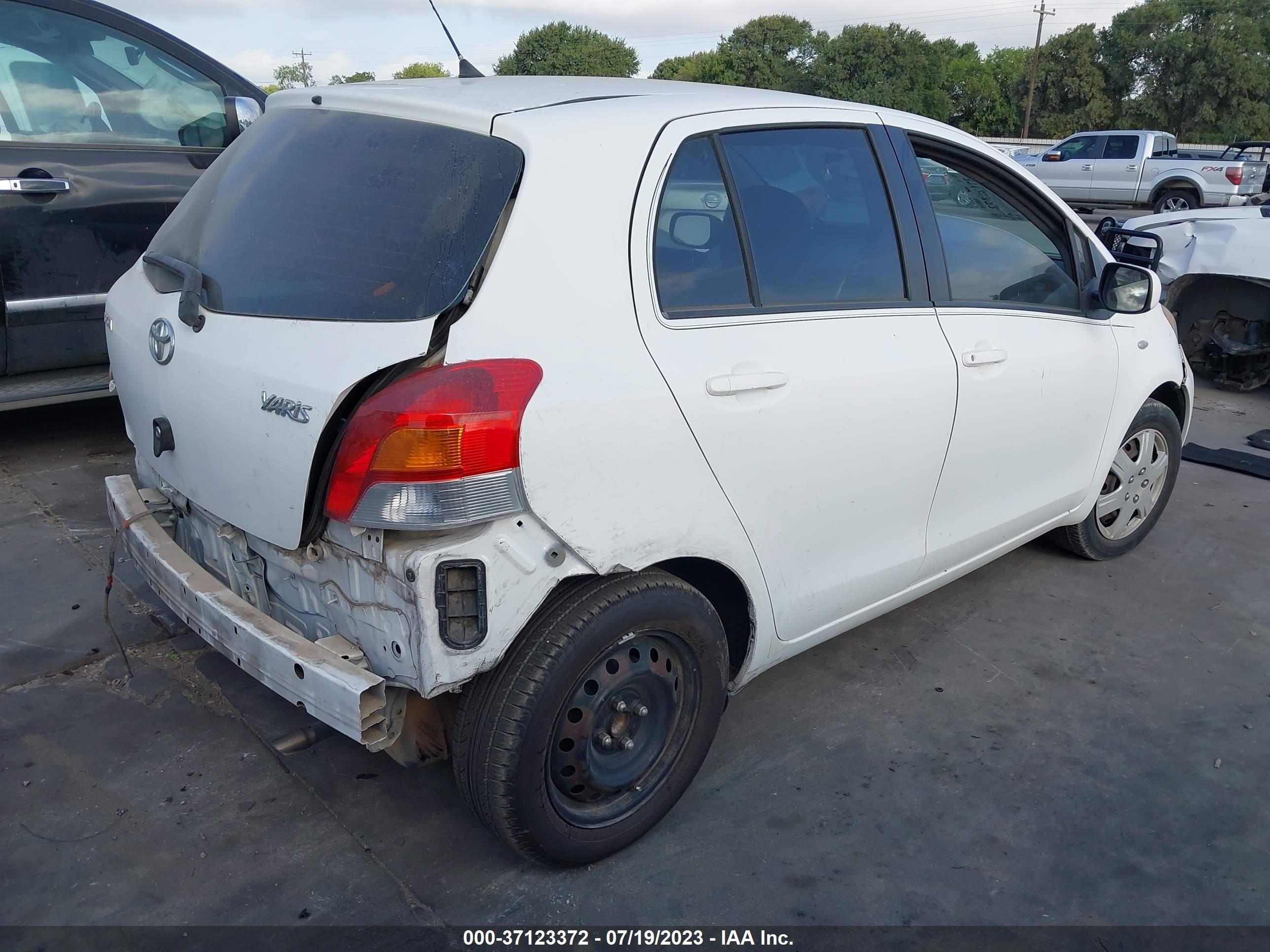 Photo 3 VIN: JTDKT4K36B5332528 - TOYOTA YARIS 