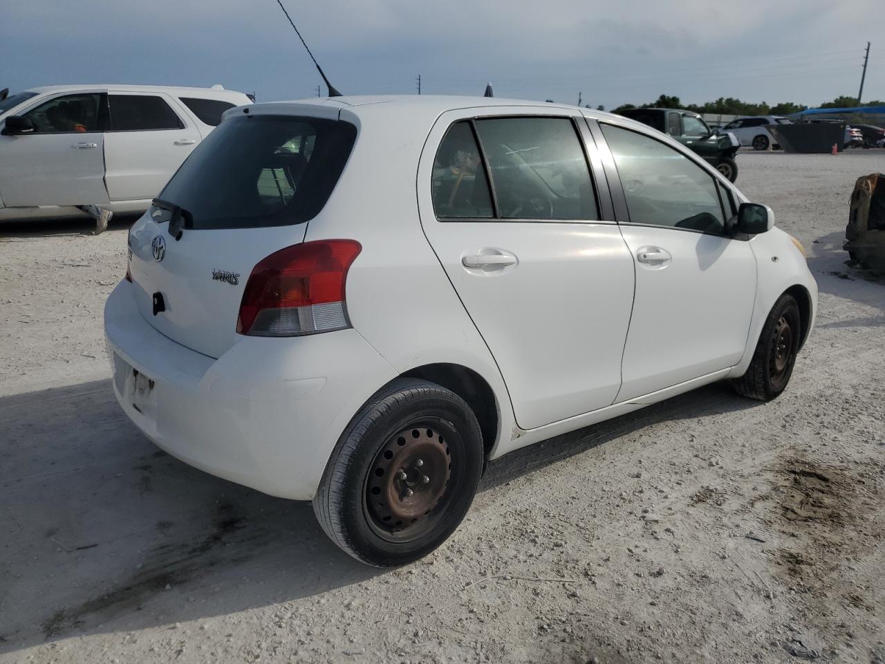 Photo 2 VIN: JTDKT4K39B5340025 - TOYOTA YARIS 