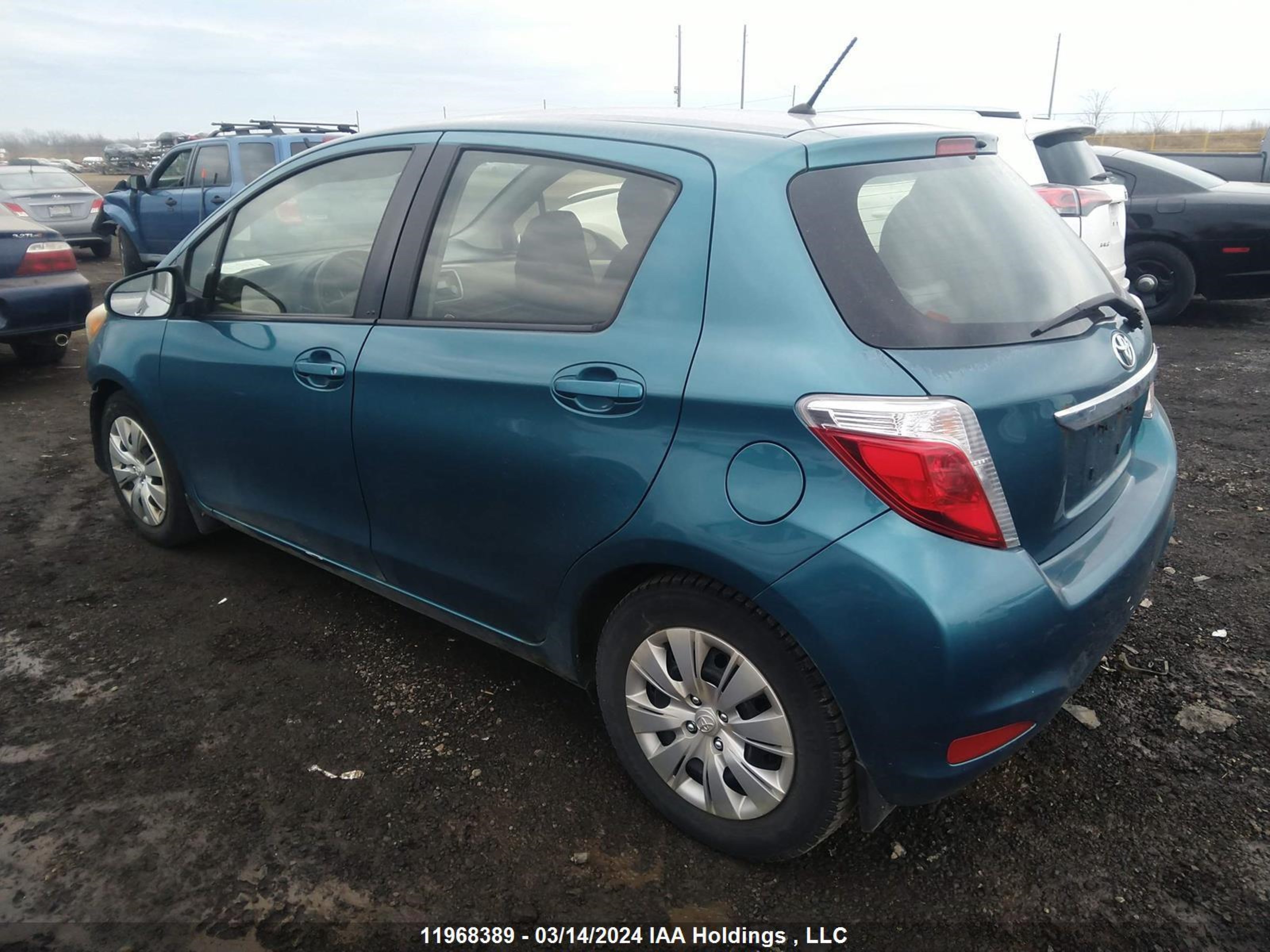 Photo 2 VIN: JTDKTUD32DD552576 - TOYOTA YARIS 