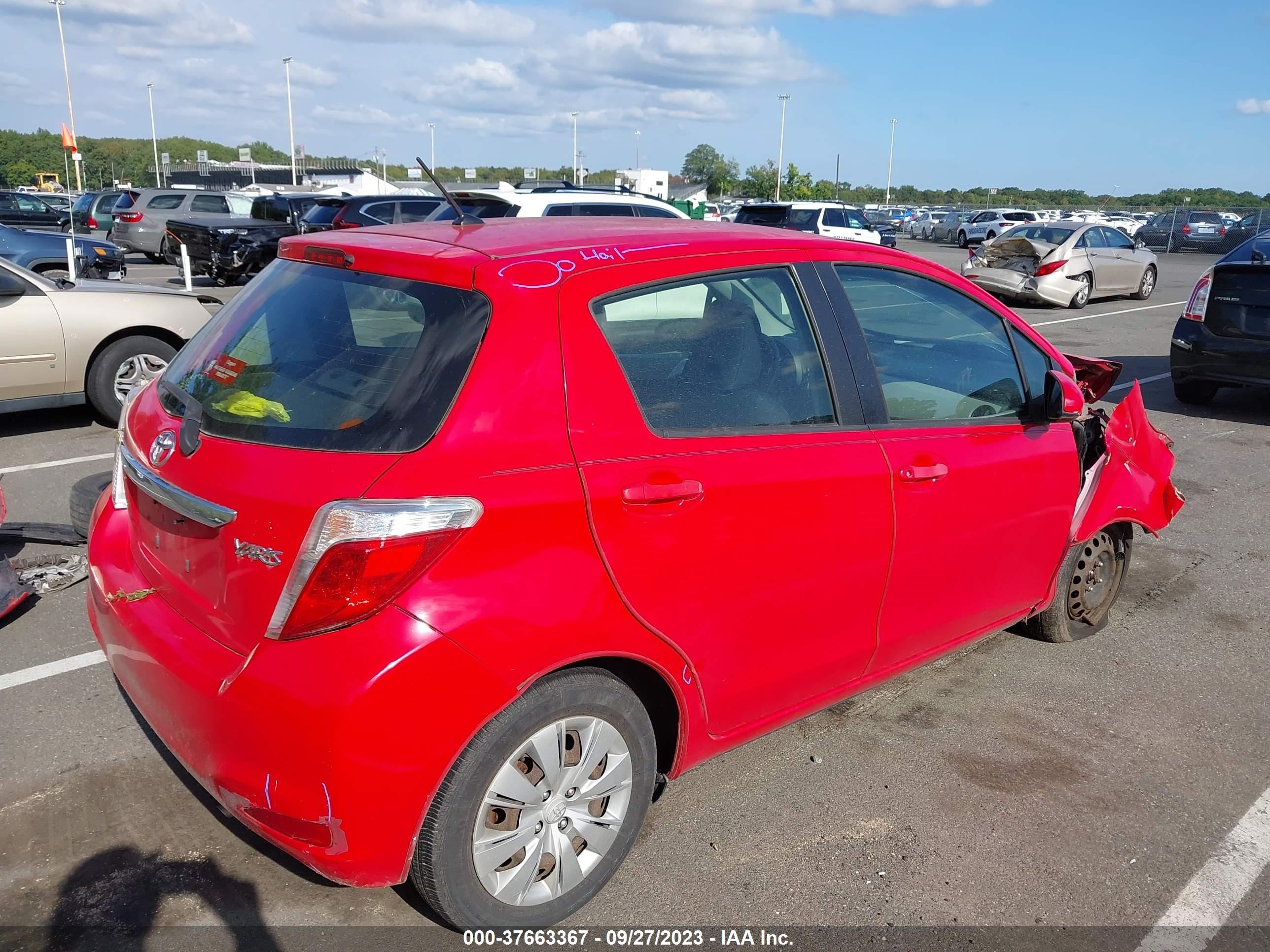 Photo 3 VIN: JTDKTUD36CD505355 - TOYOTA YARIS 