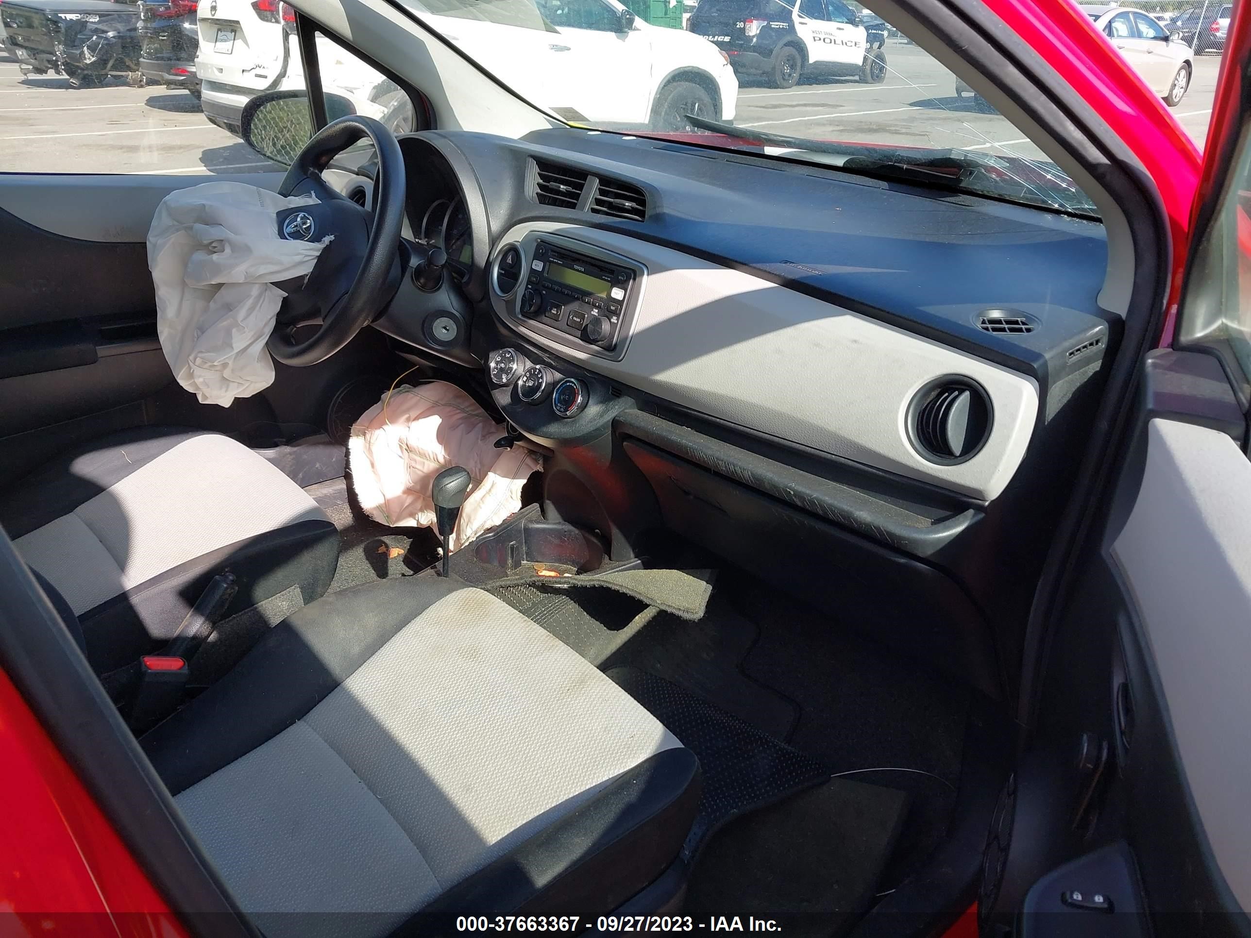 Photo 4 VIN: JTDKTUD36CD505355 - TOYOTA YARIS 