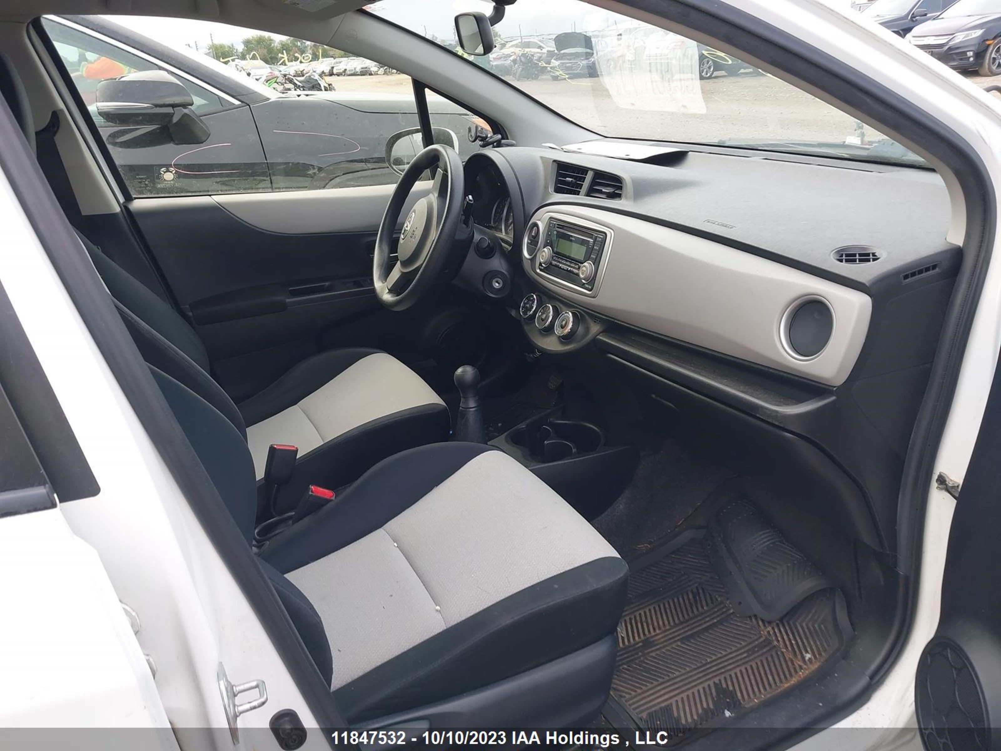 Photo 4 VIN: JTDKTUD36CD531440 - TOYOTA YARIS 