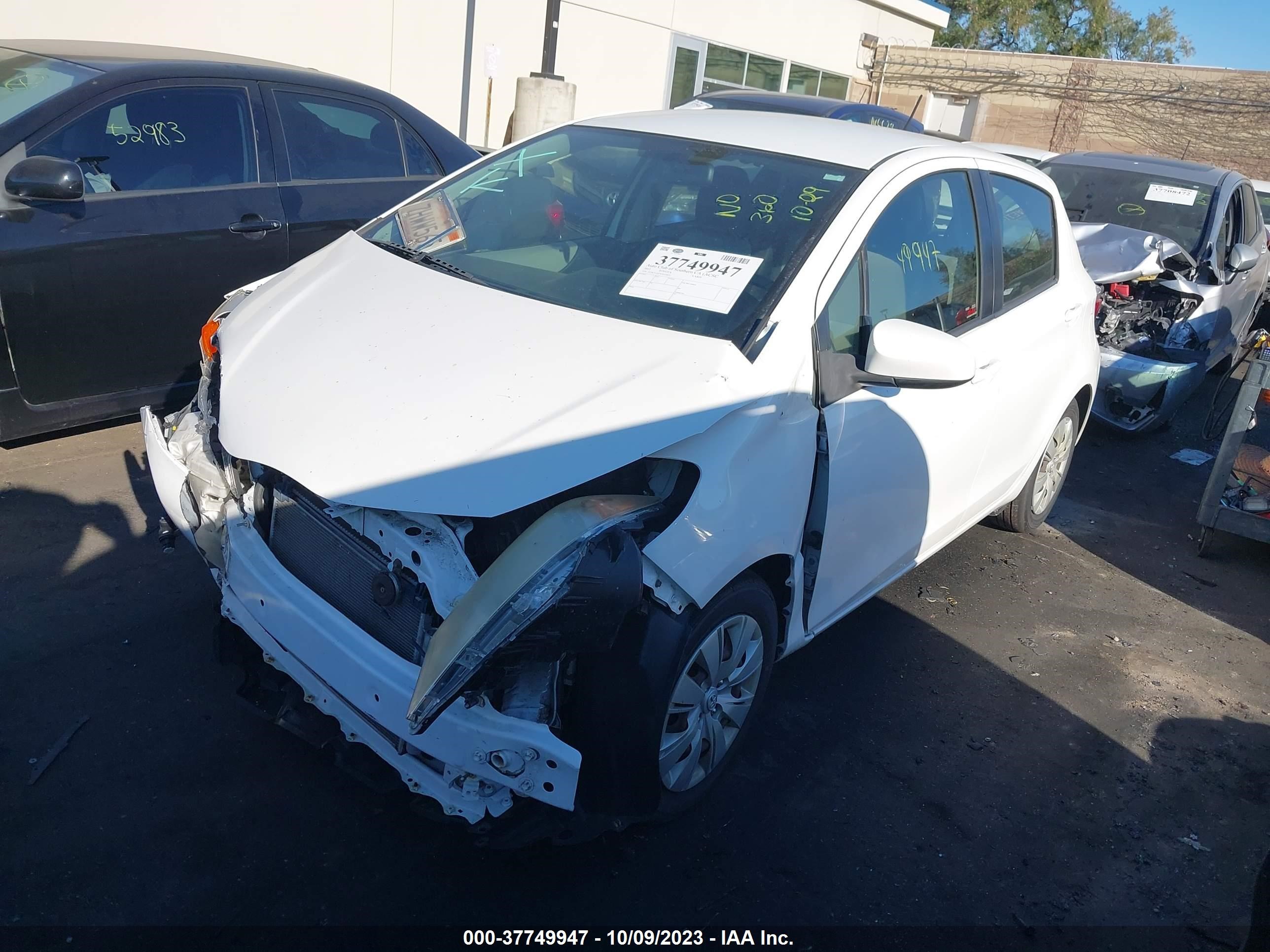 Photo 1 VIN: JTDKTUD37CD529437 - TOYOTA YARIS 